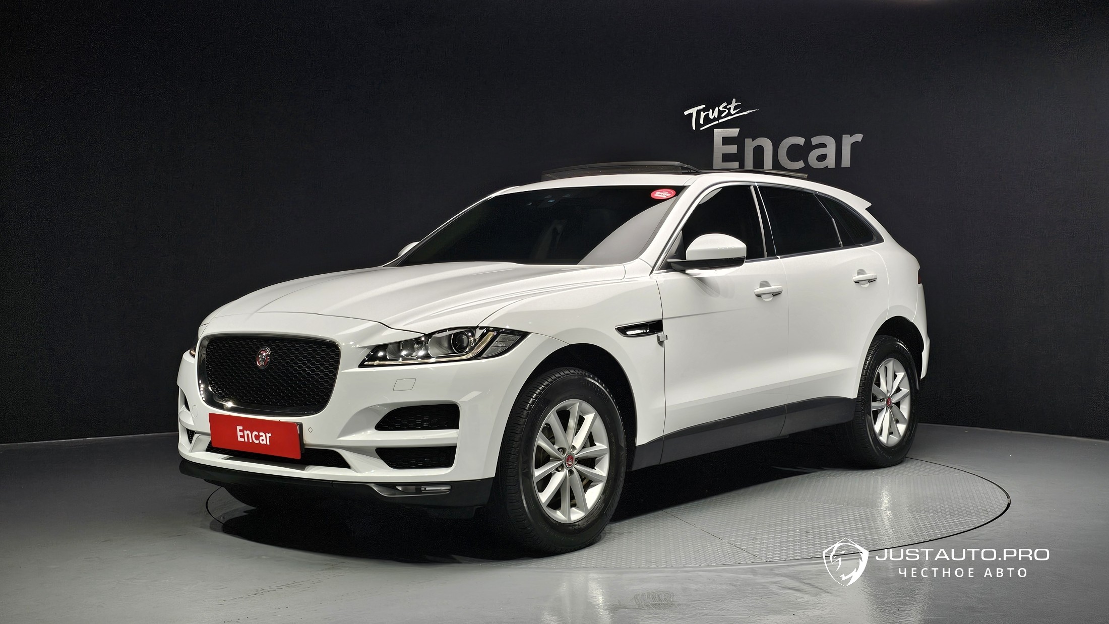 Автомобиль Jaguar F-PACE