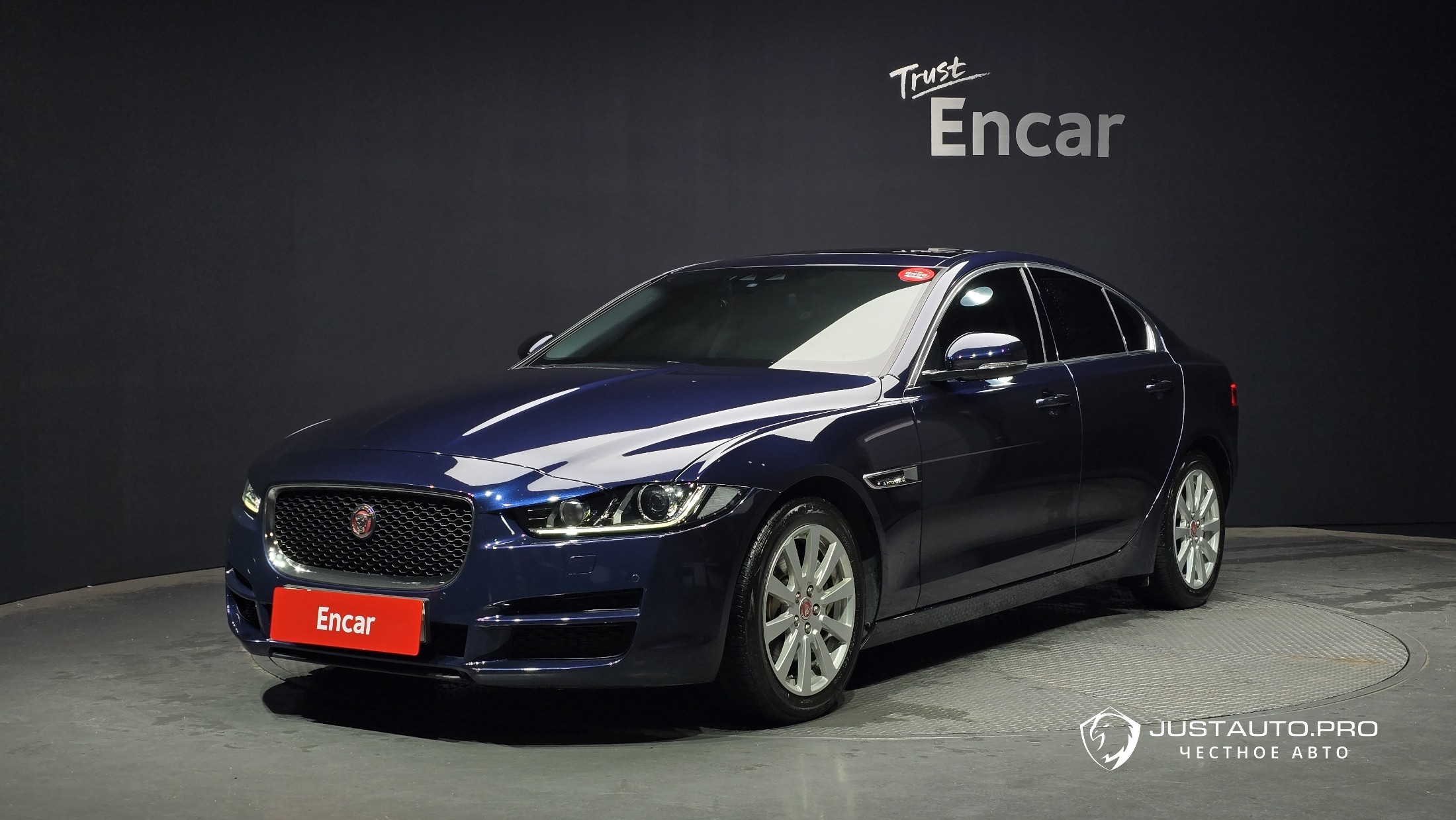 Автомобиль Jaguar XE