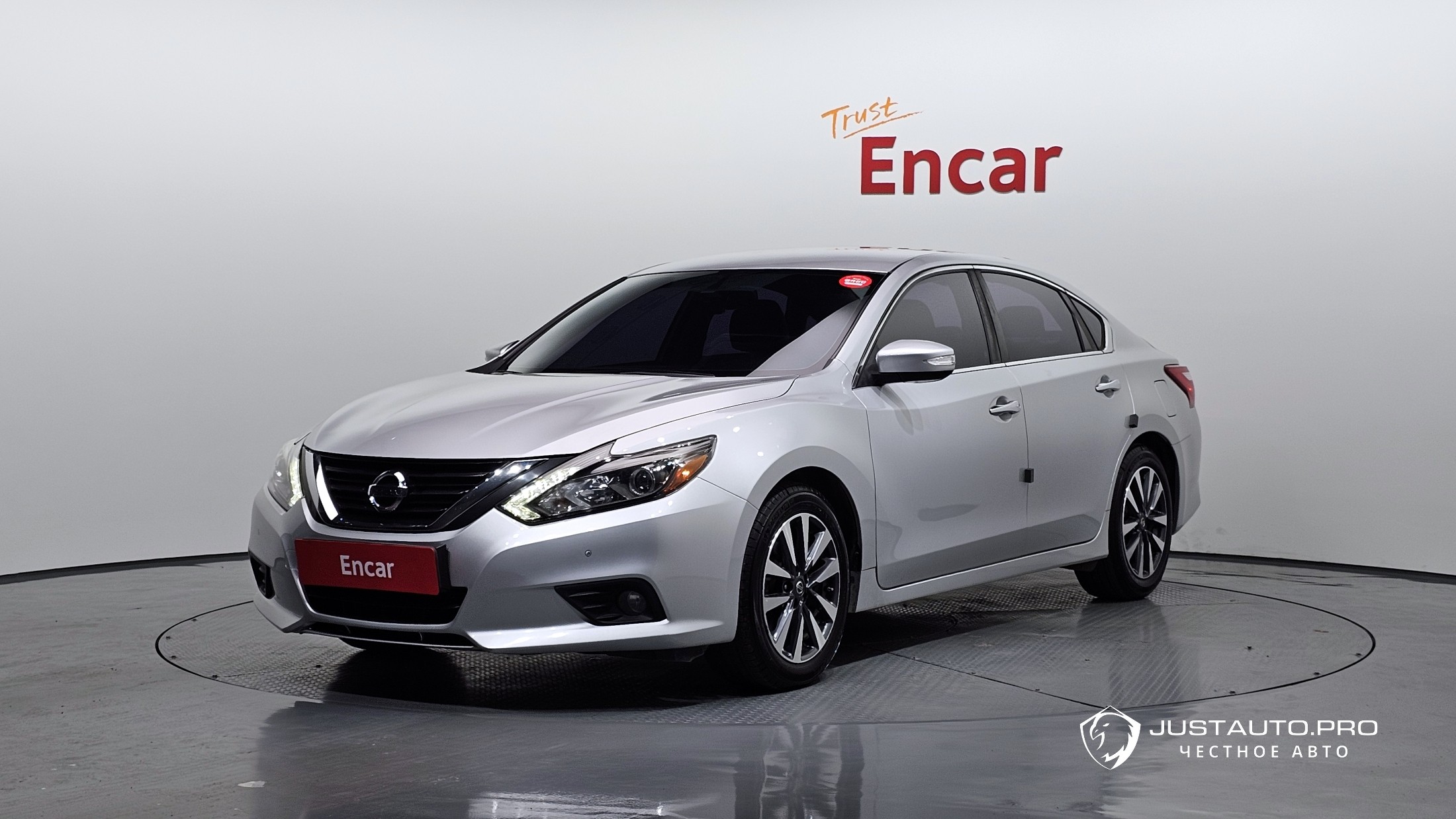 Автомобиль Nissan Altima