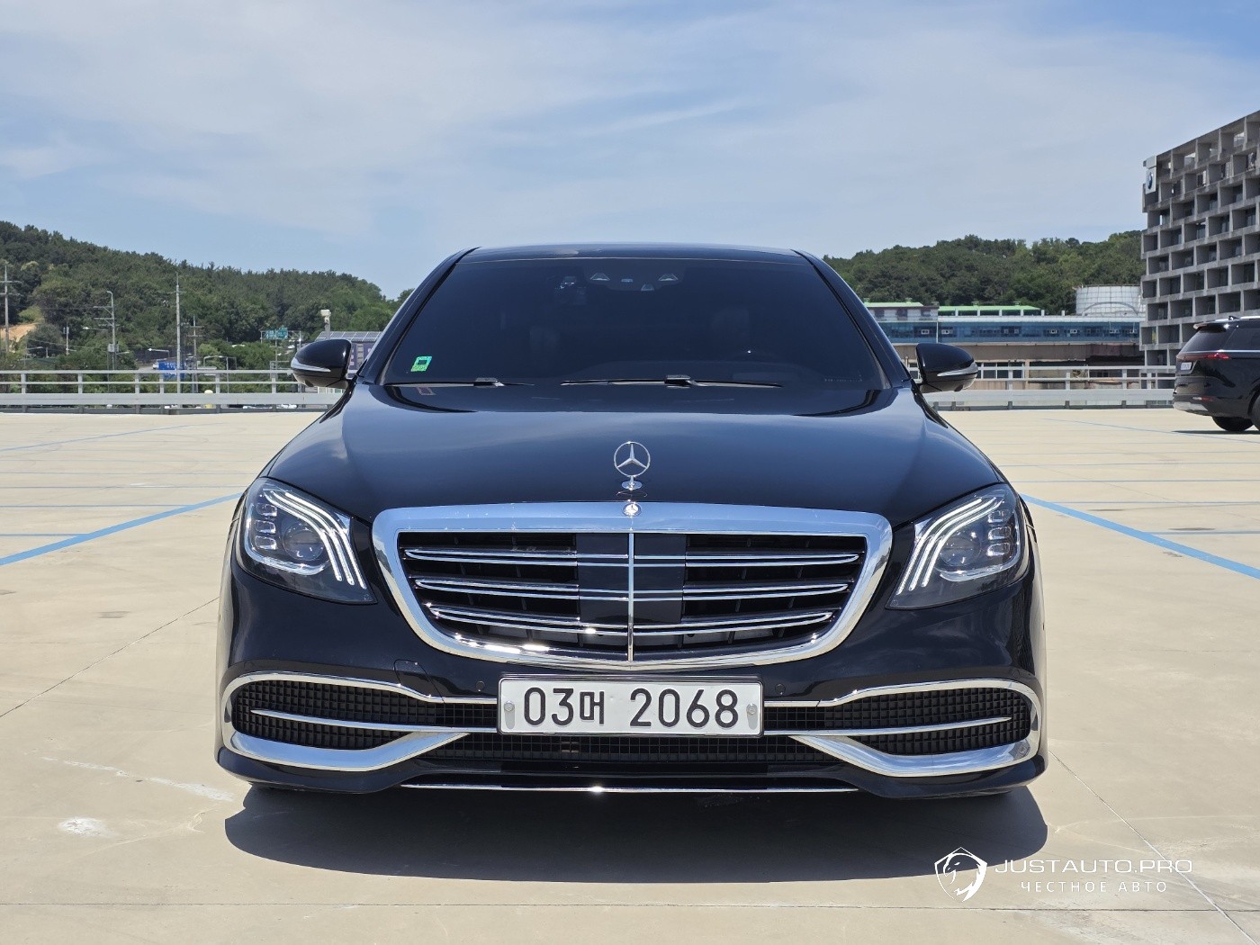 Автомобиль Mercedes-Benz S-Class