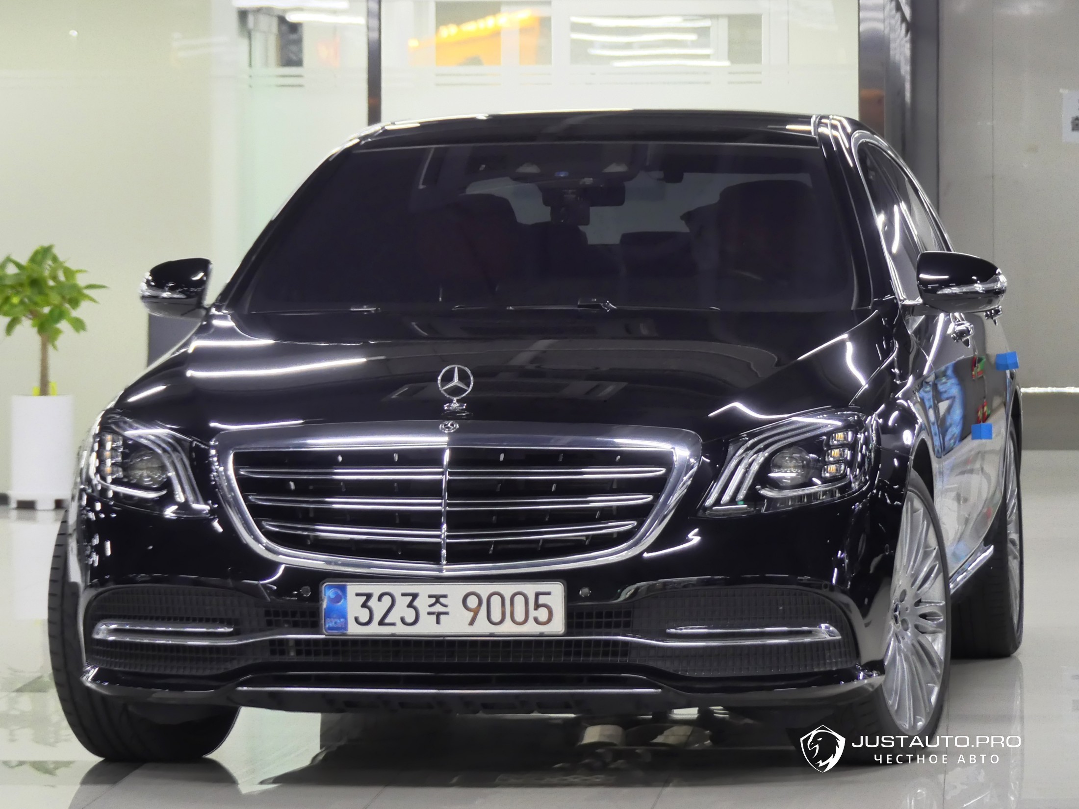 Автомобиль Mercedes-Benz S-Class