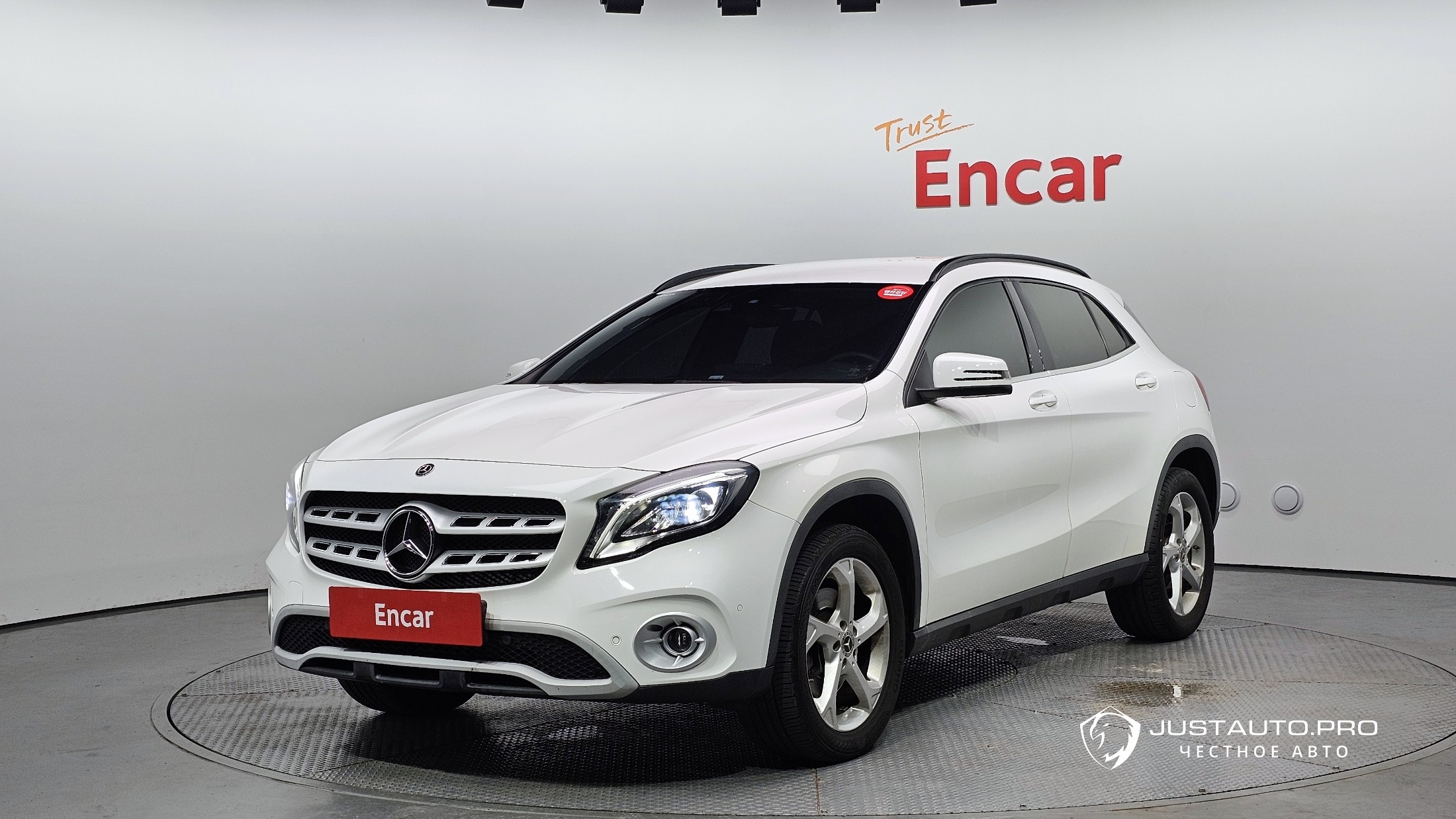 Автомобиль Mercedes-Benz GLA-Class