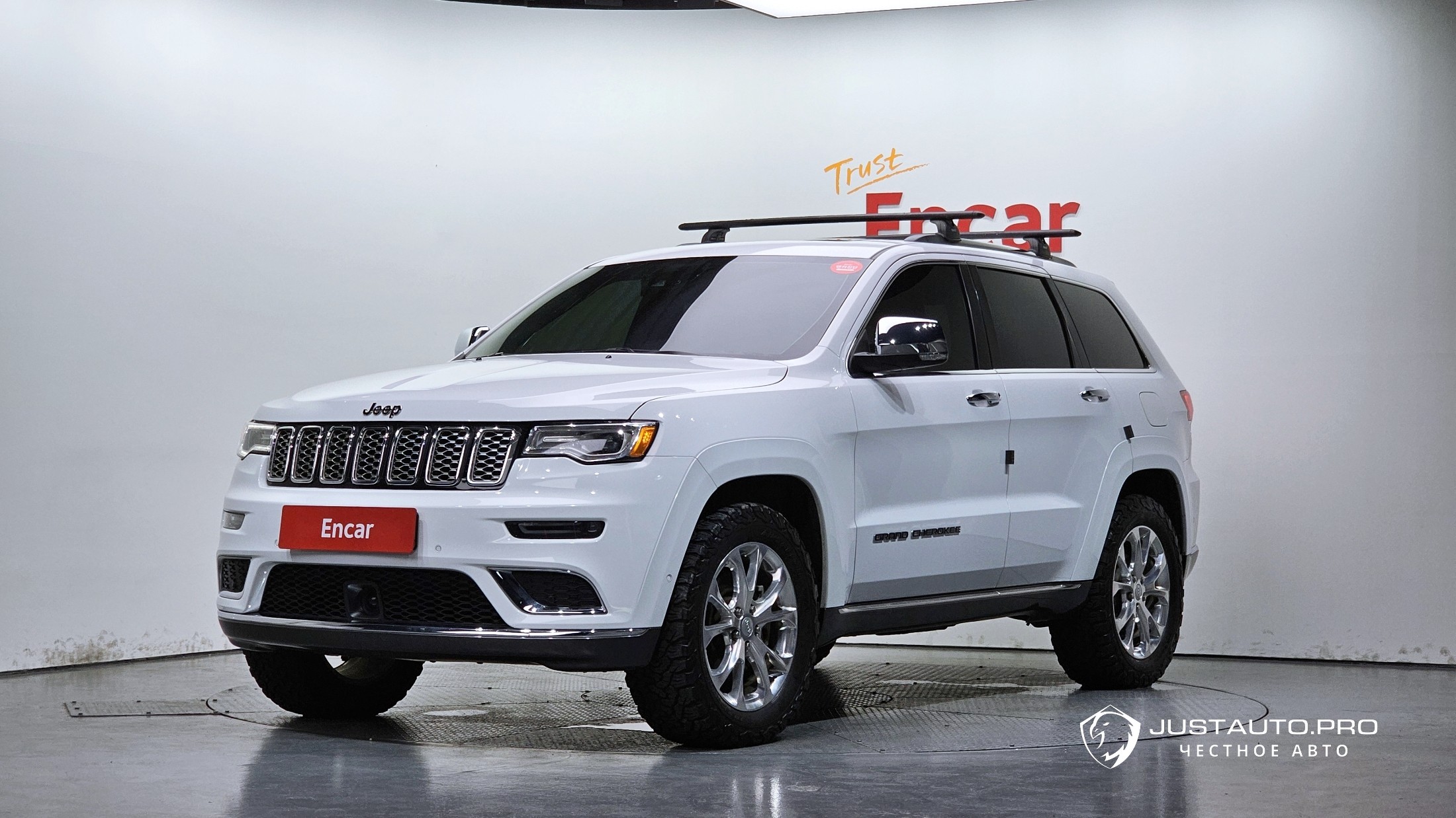 Автомобиль Jeep Cherokee