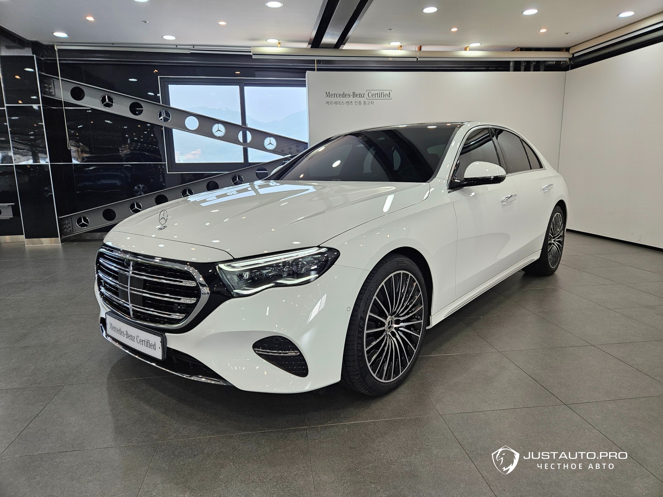 Автомобиль Mercedes-Benz E-Class
