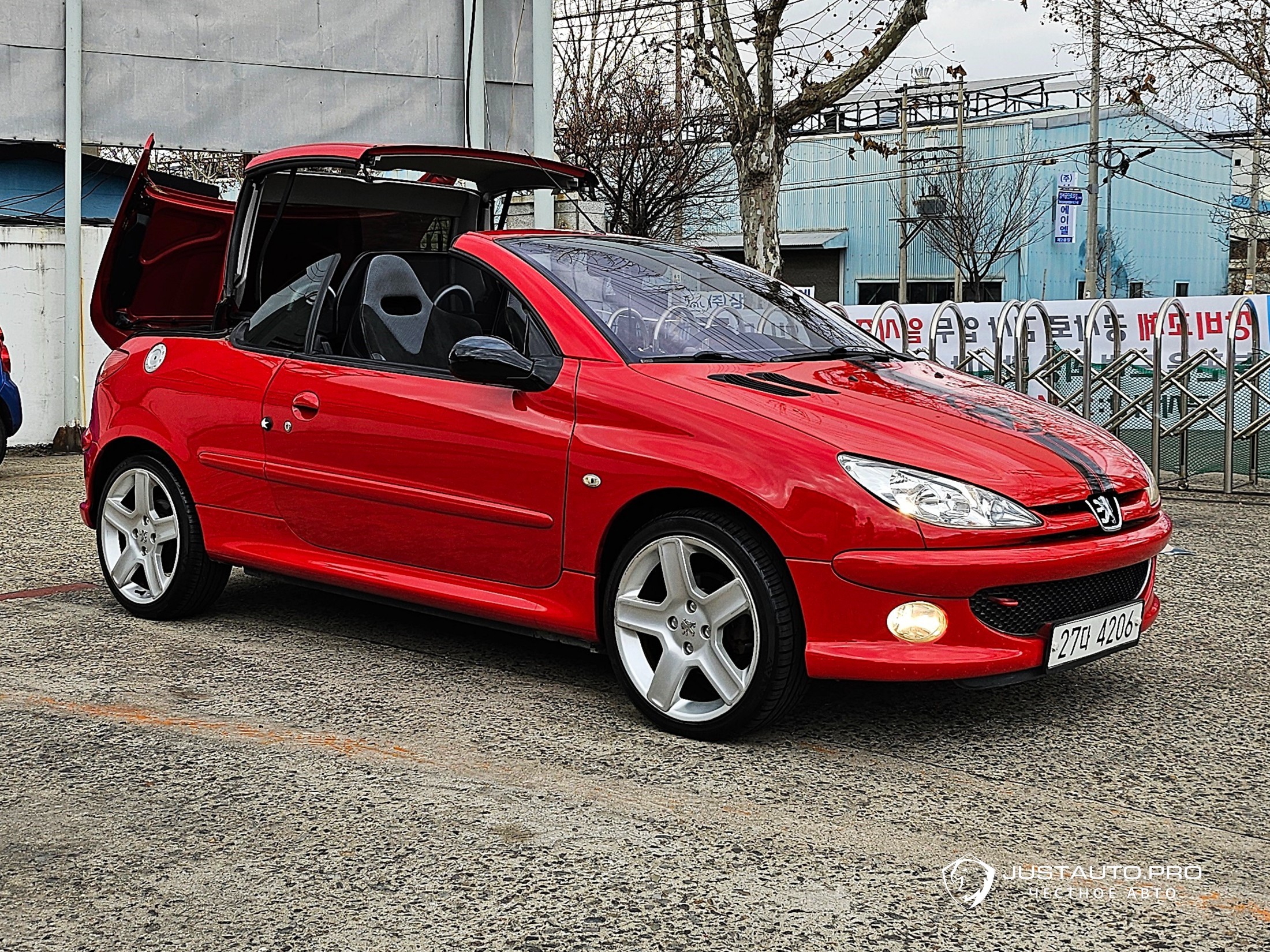 Автомобиль Peugeot 206
