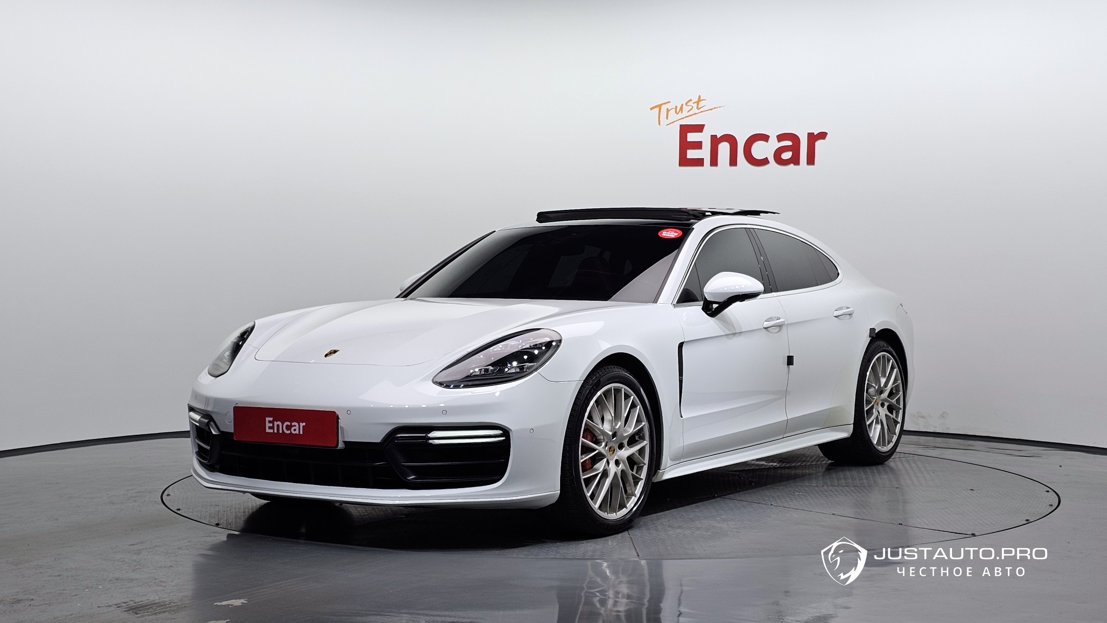 Автомобиль Porsche Panamera