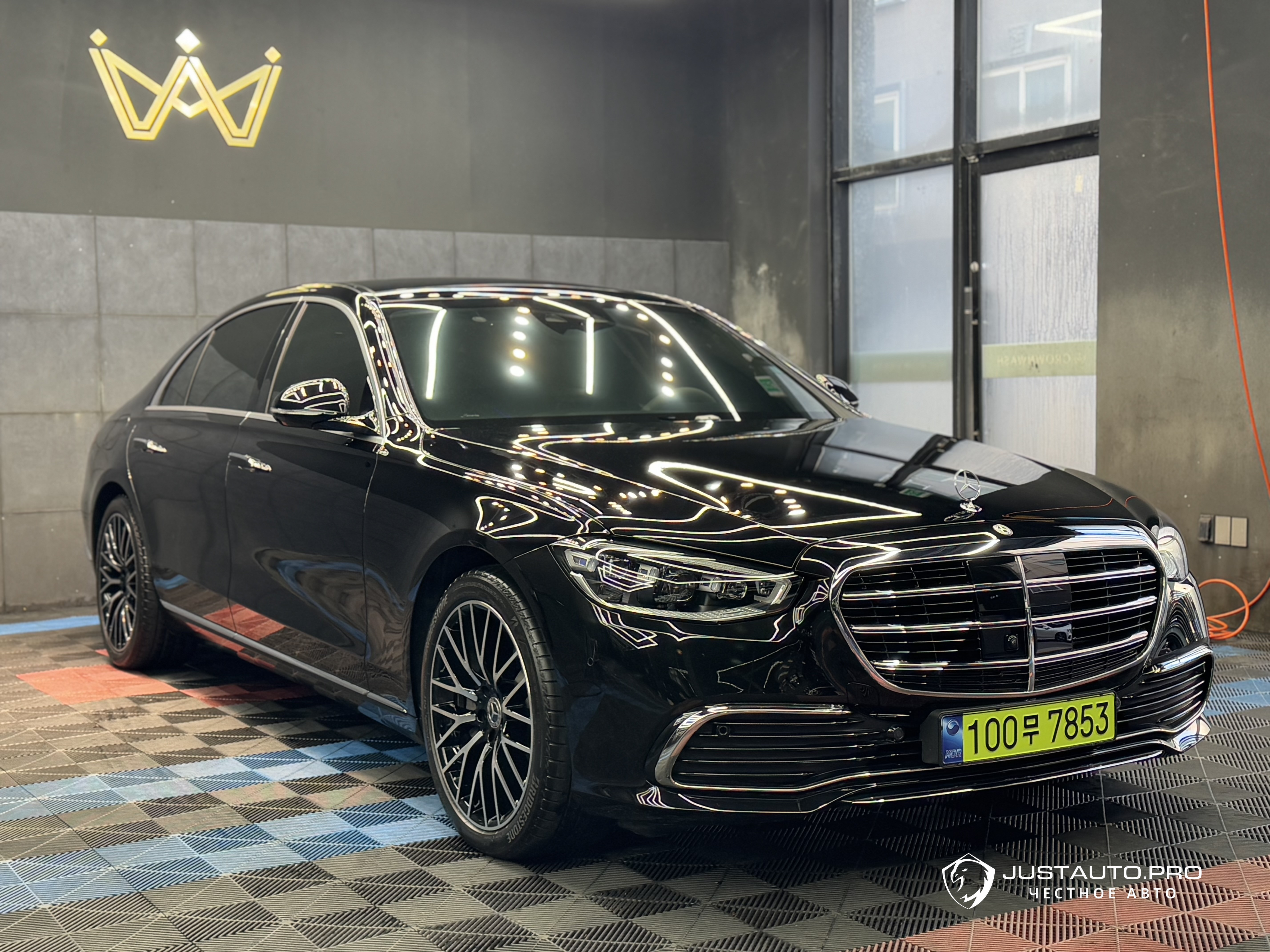 Автомобиль Mercedes-Benz S-Class