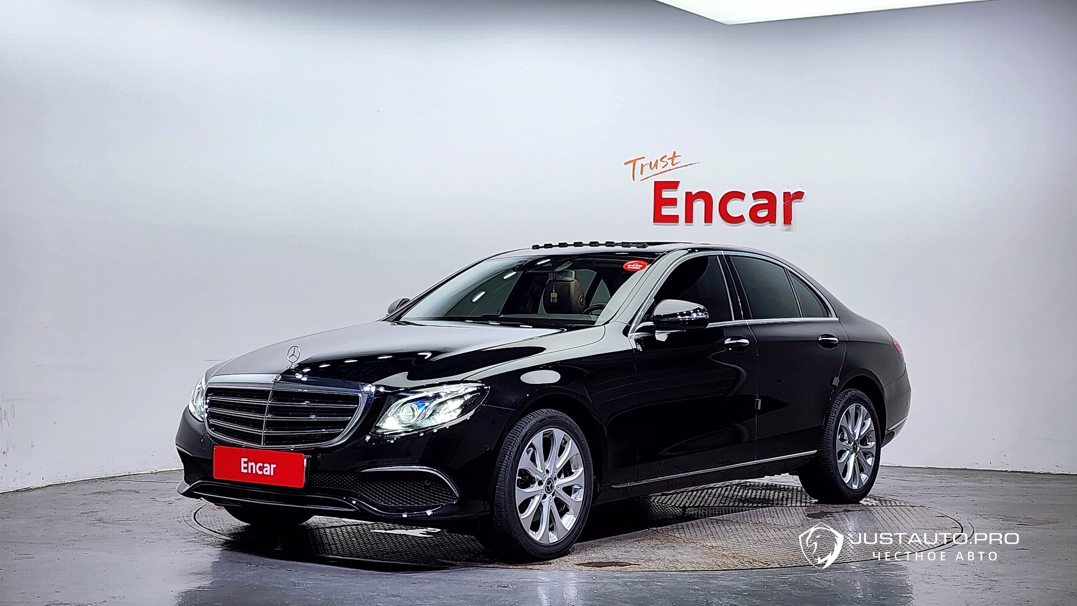 Автомобиль Mercedes-Benz E-Class