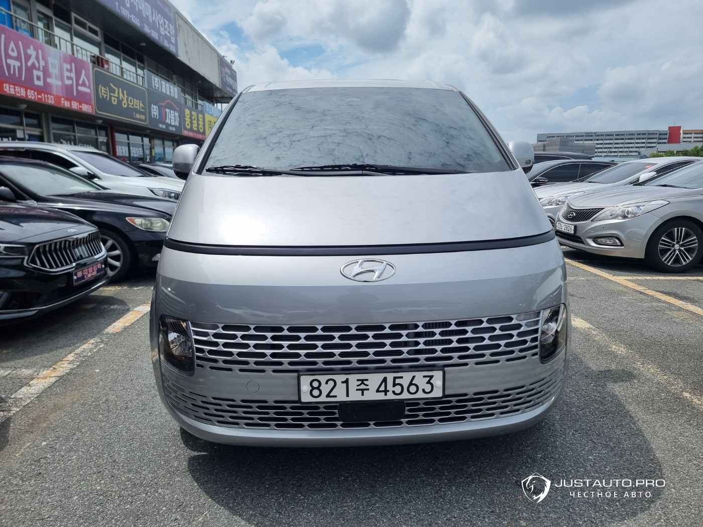 Автомобиль Hyundai Staria