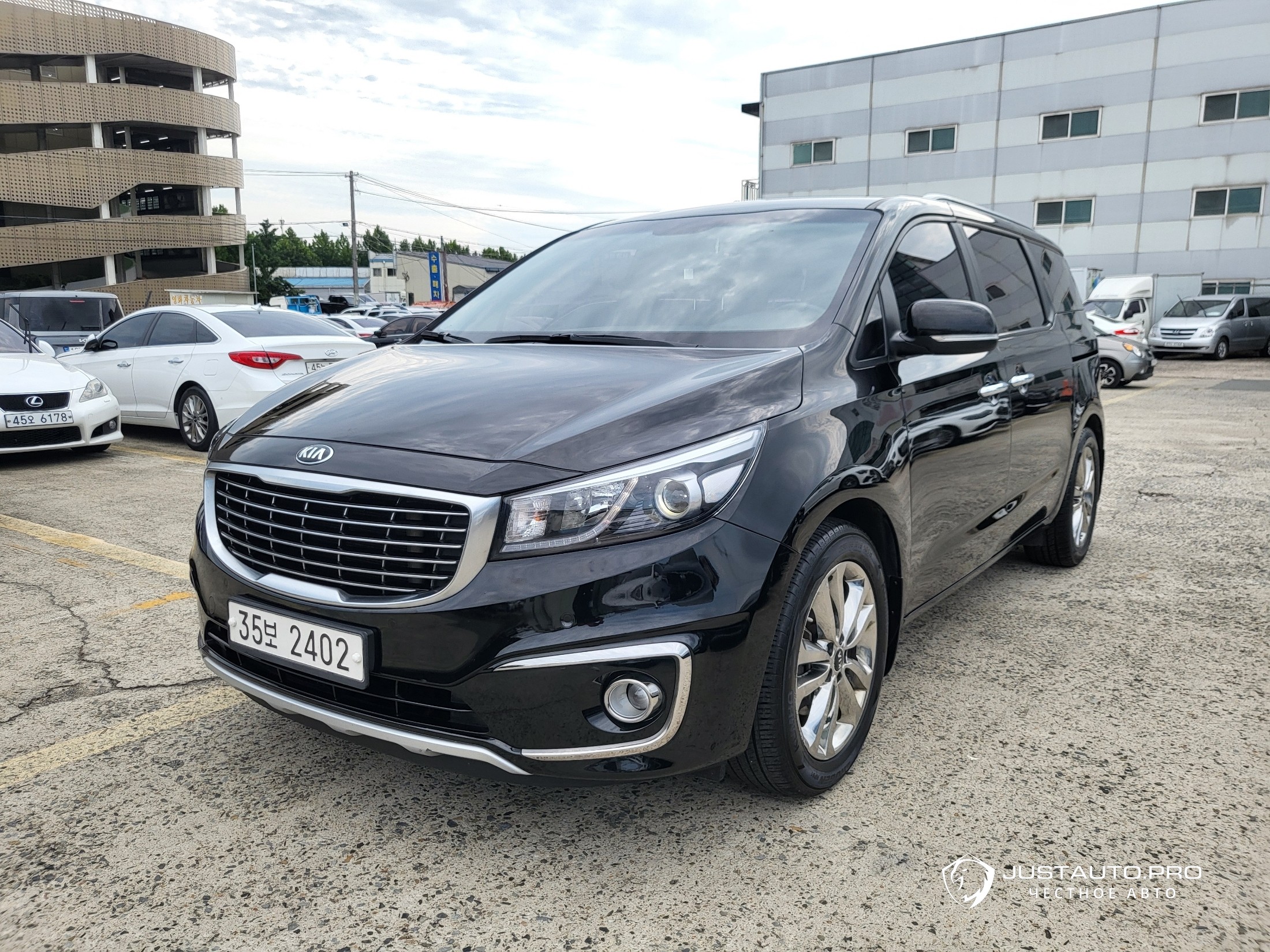 Автомобиль Kia Canival