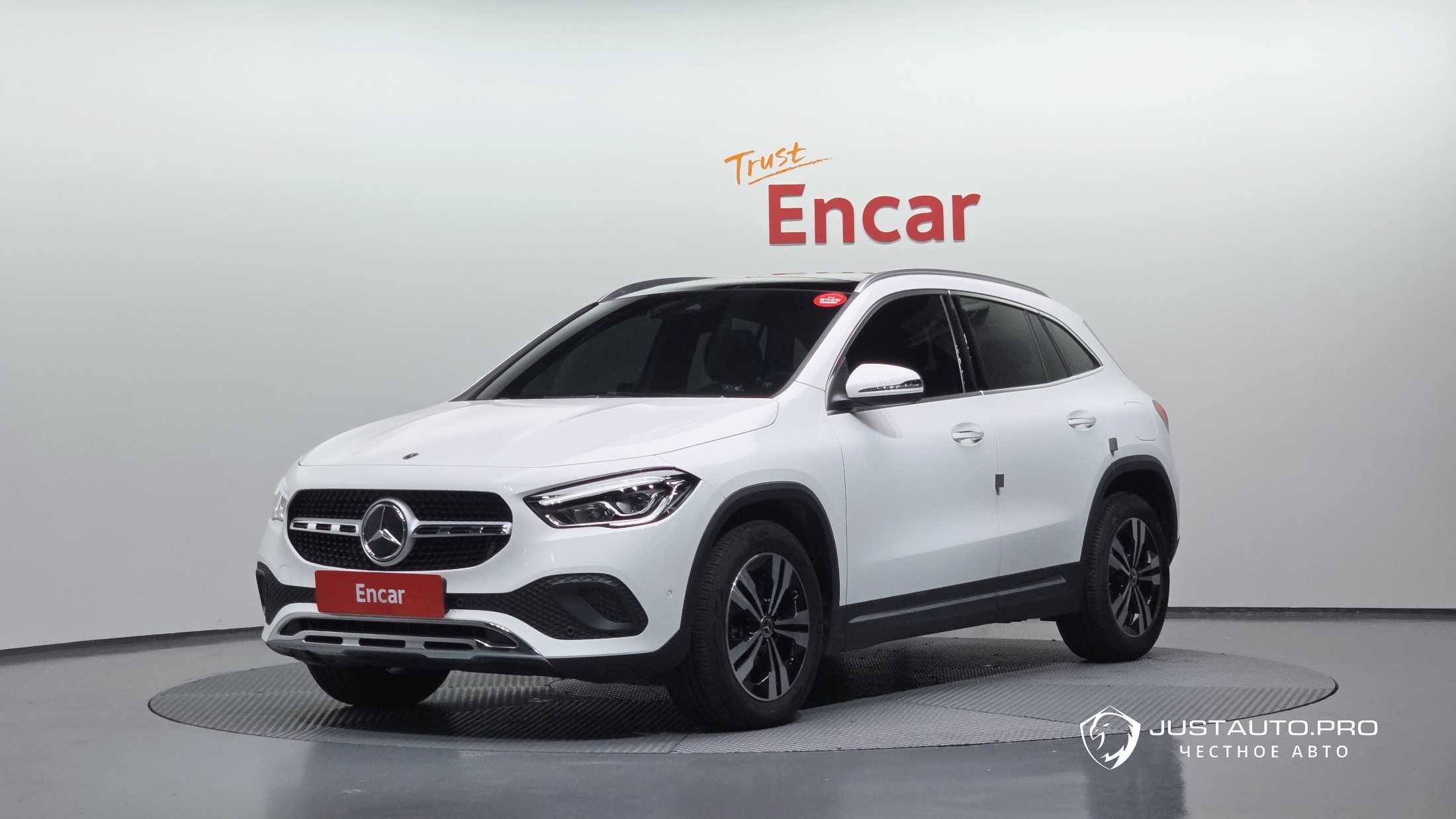 Автомобиль Mercedes-Benz GLA-Class