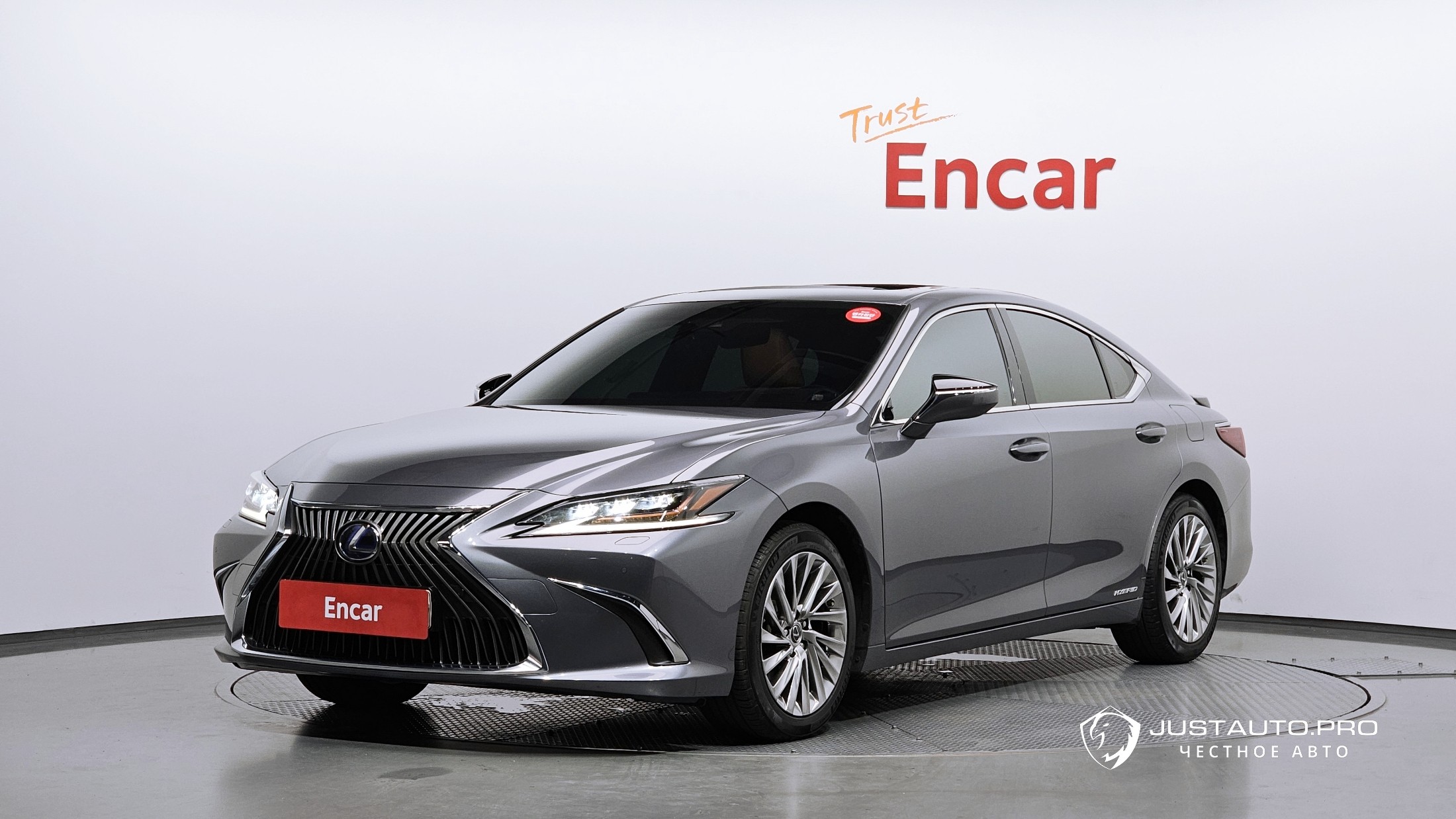 Автомобиль Lexus ES