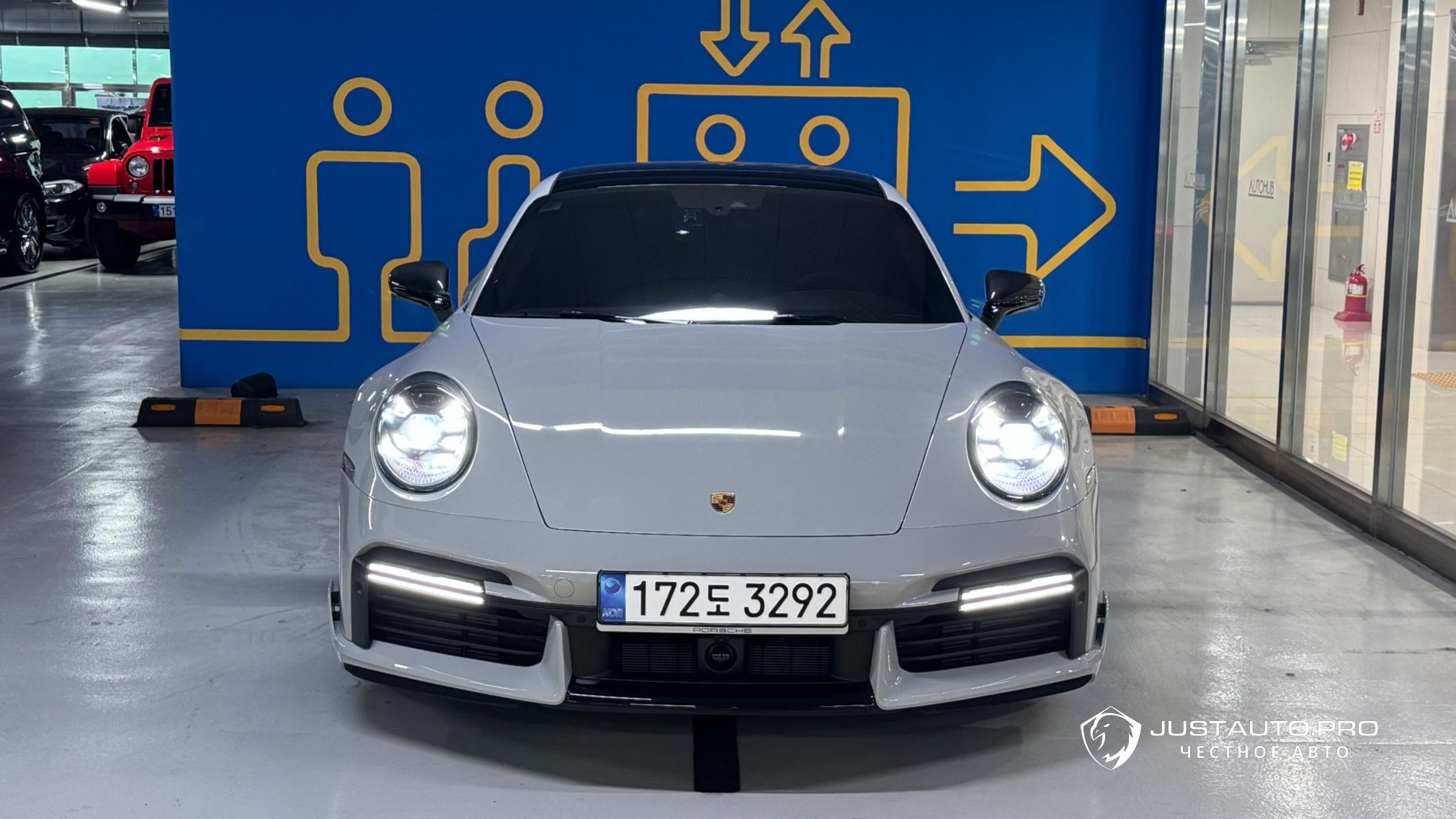 Автомобиль Porsche 911