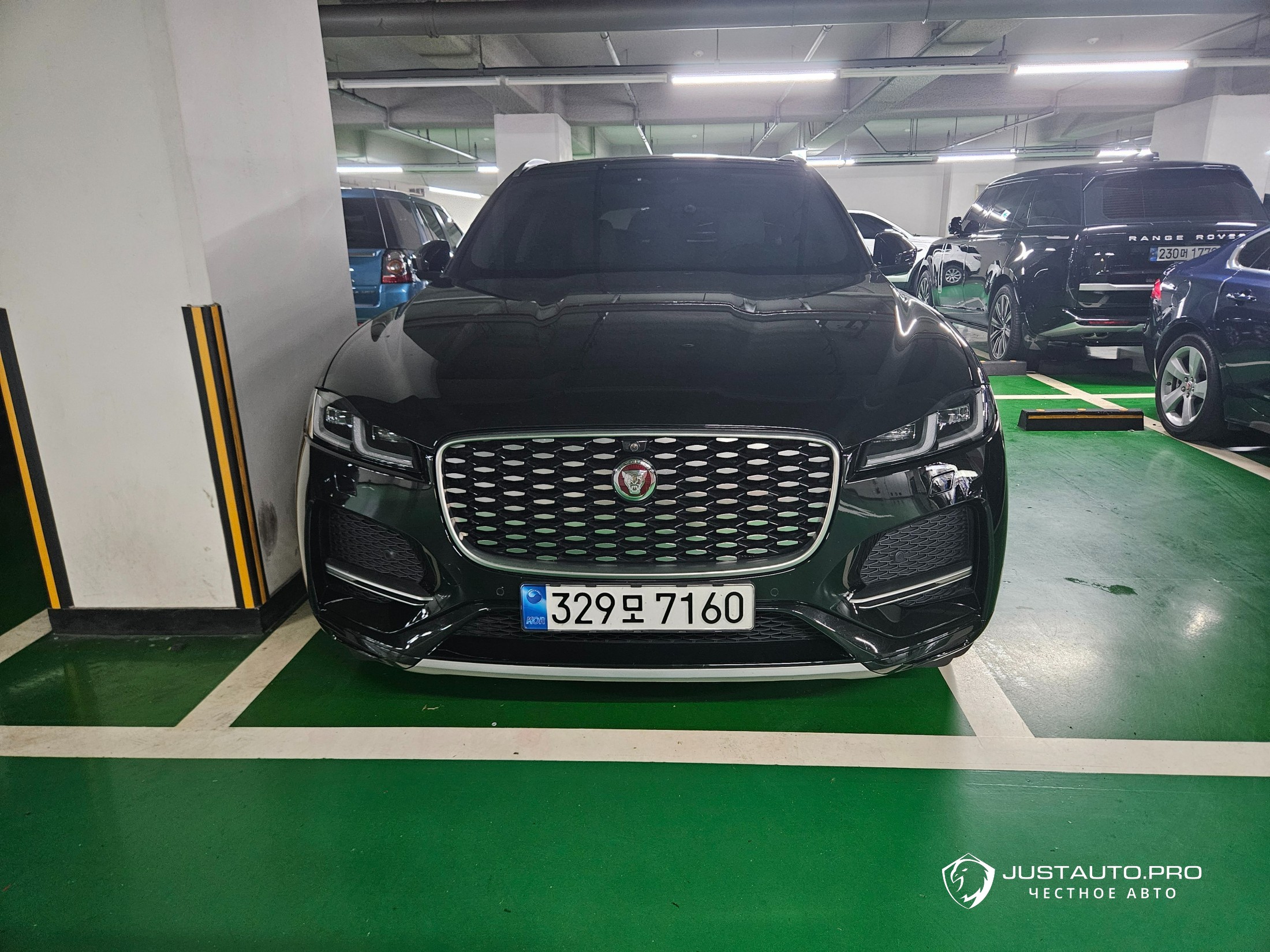 Автомобиль Jaguar F-PACE