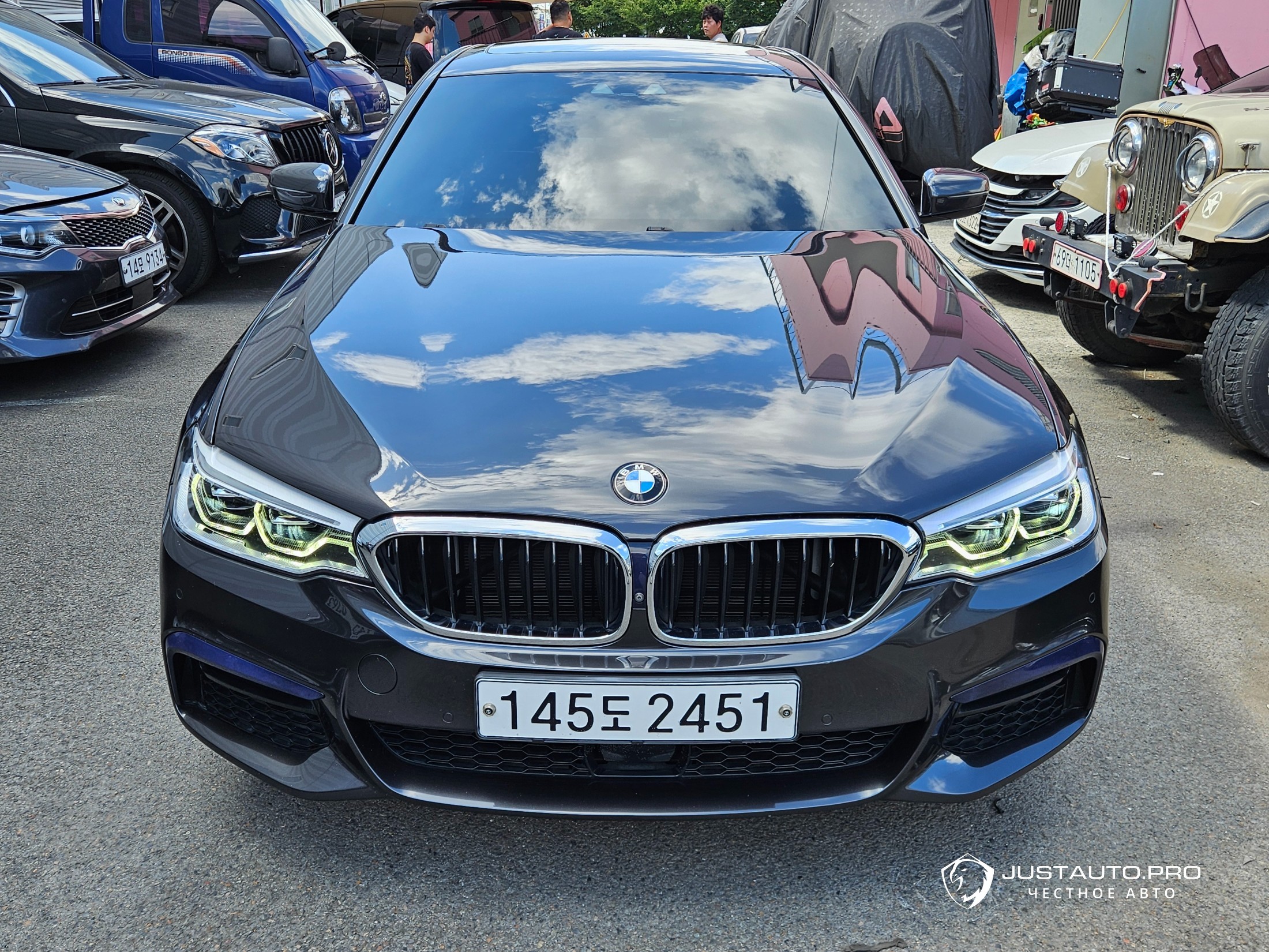 Автомобиль BMW 5-Series