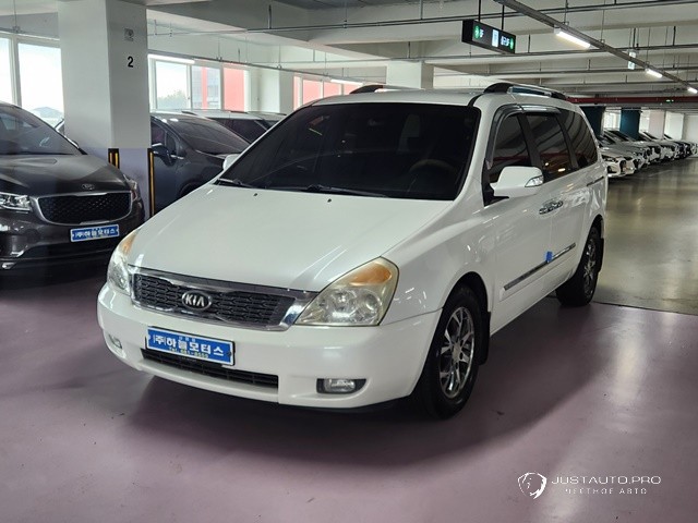 Автомобиль Kia Canival