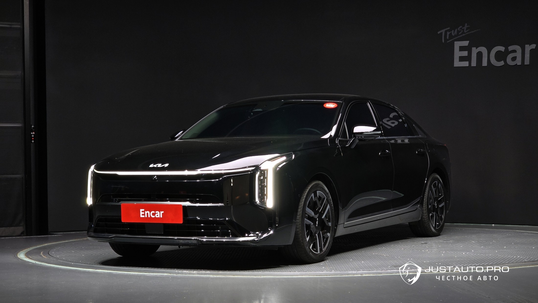 Автомобиль Kia K8