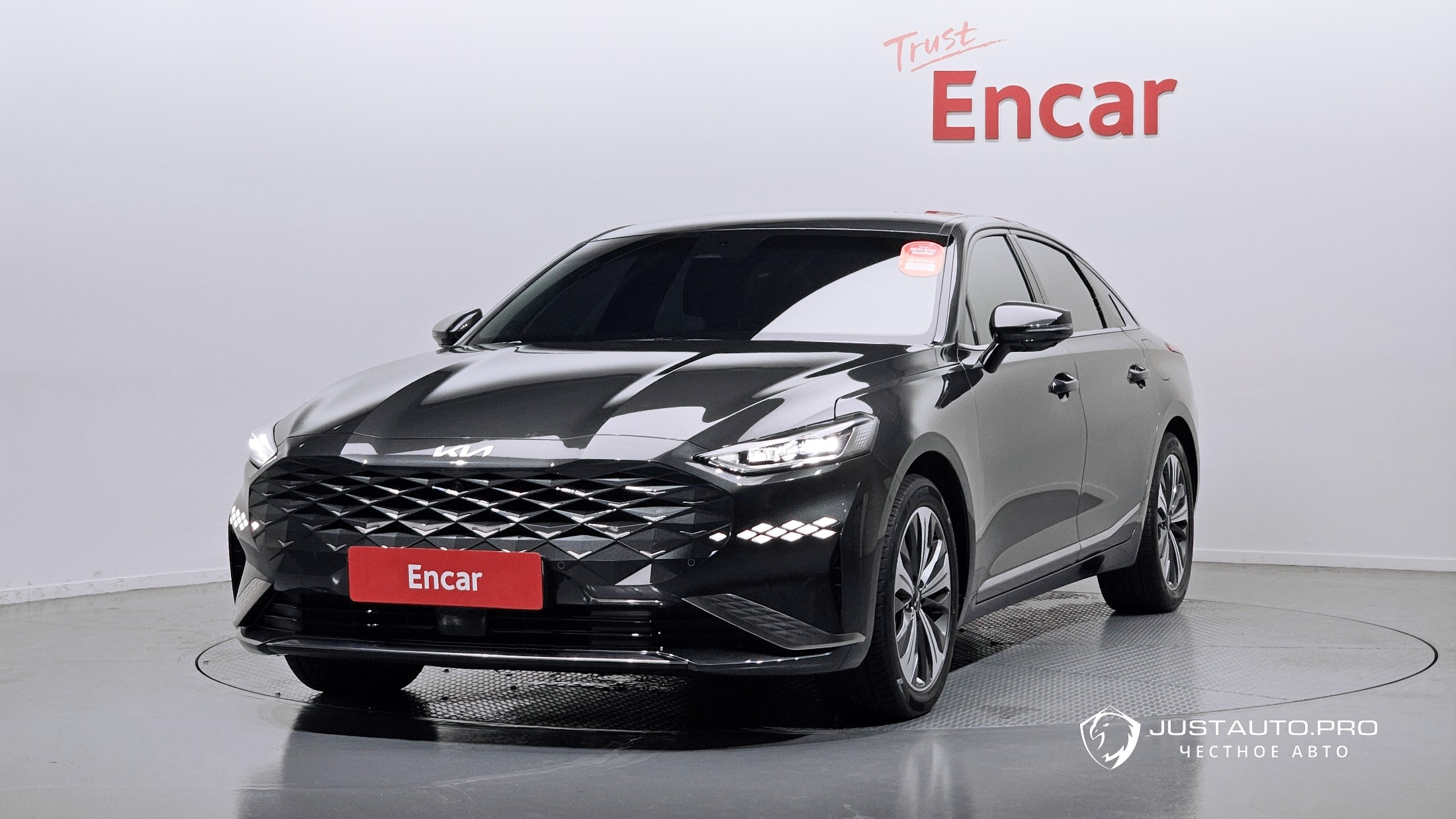 Автомобиль Kia K8