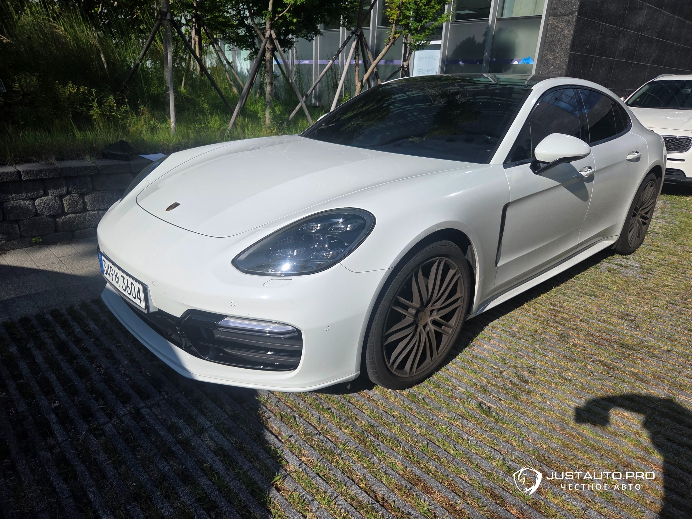 Автомобиль Porsche Panamera