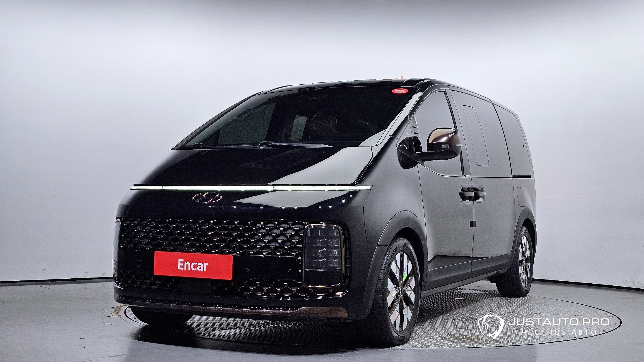 Автомобиль Hyundai Staria