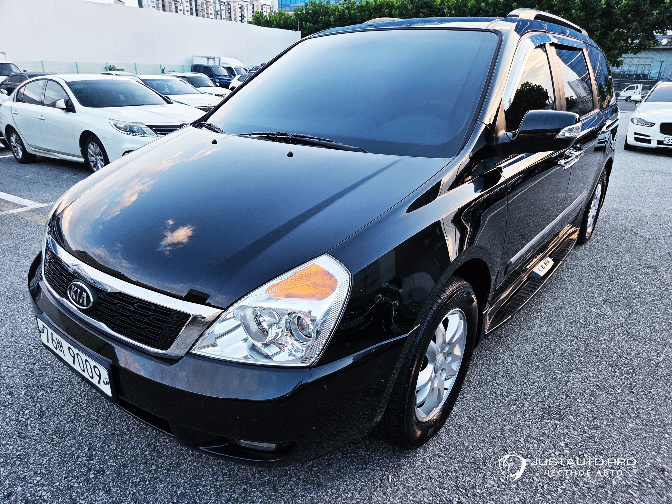 Автомобиль Kia Canival