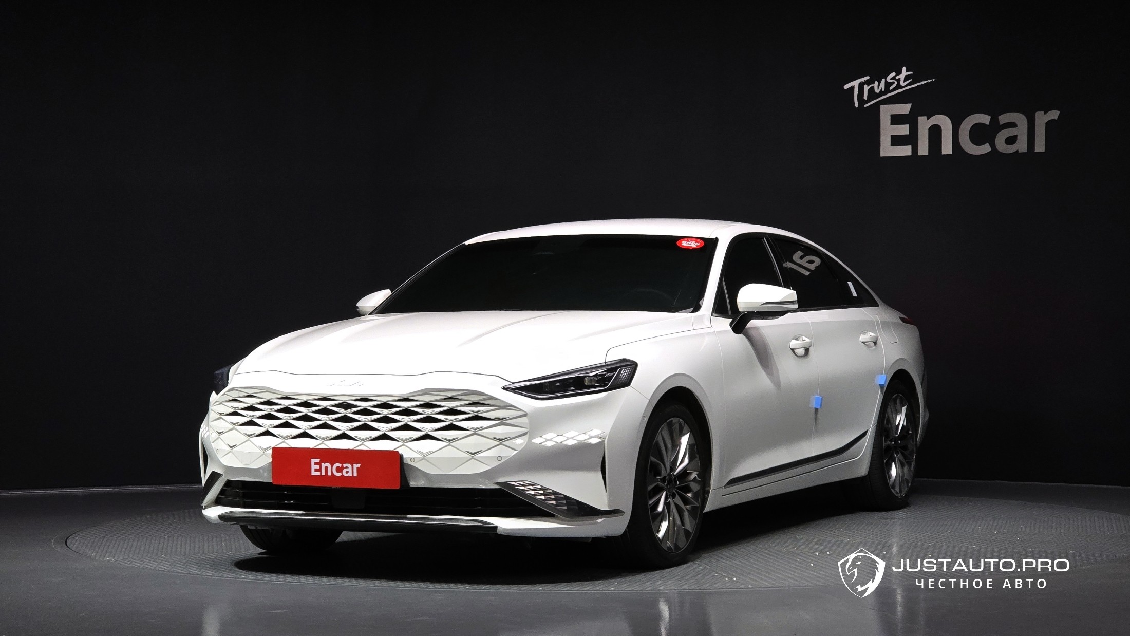 Автомобиль Kia K8