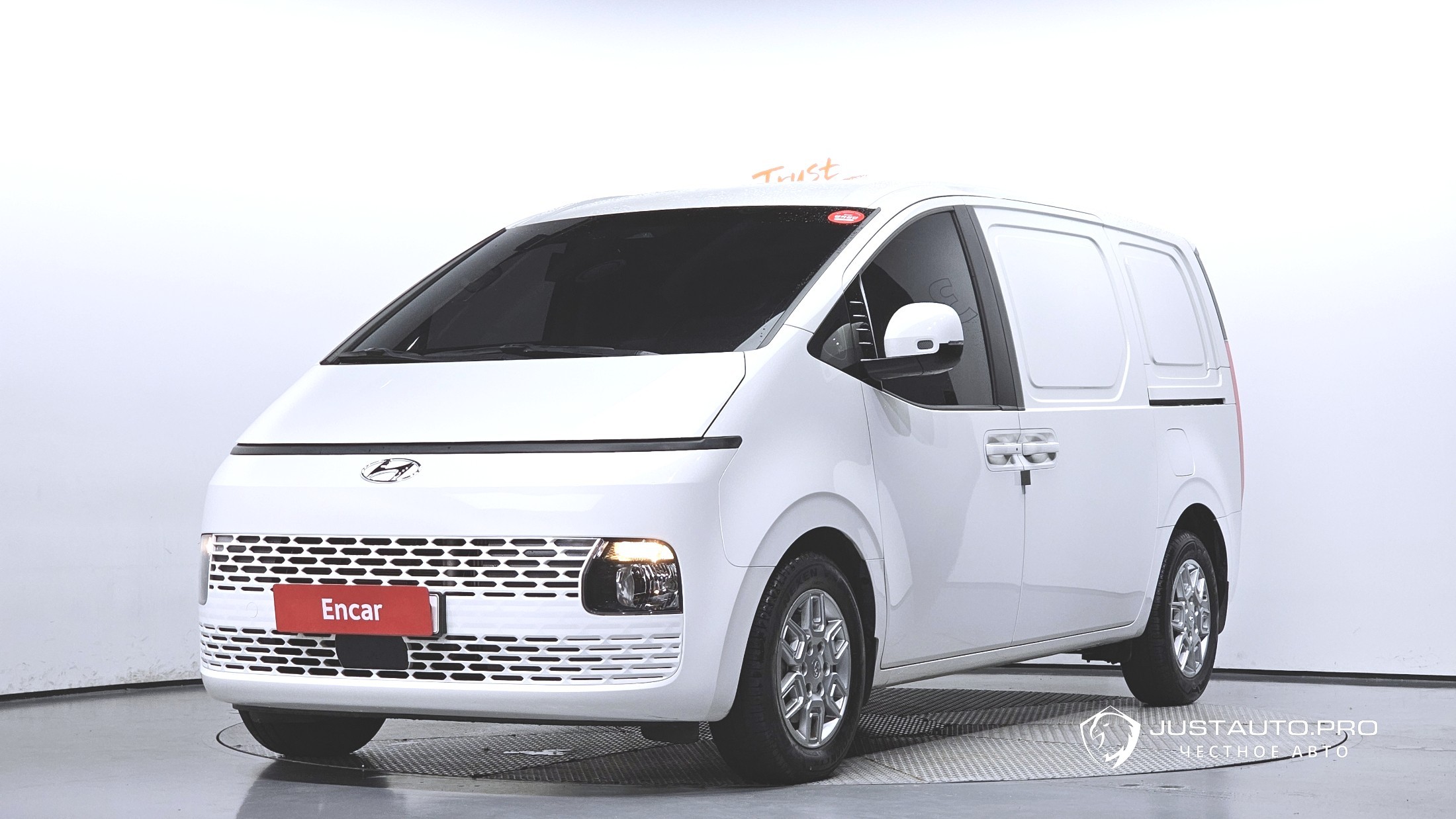 Автомобиль Hyundai Staria