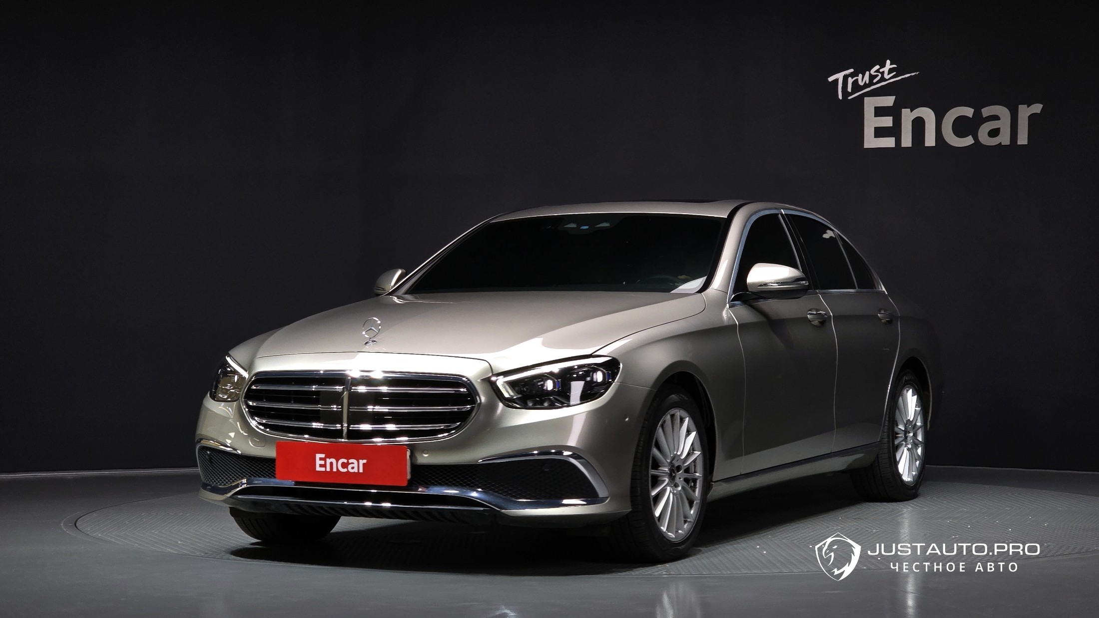 Автомобиль Mercedes-Benz E-Class