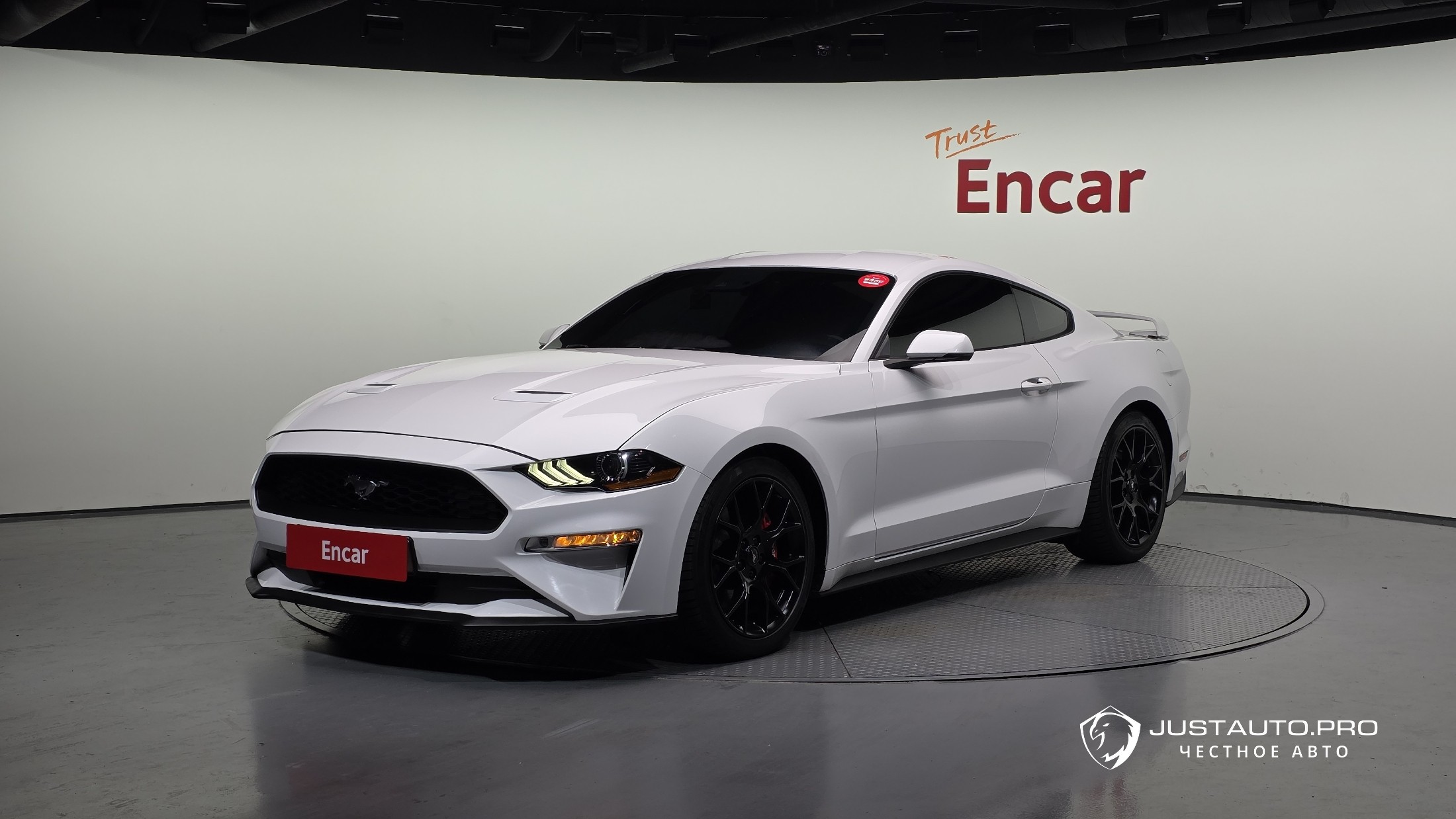 Автомобиль Ford Mustang