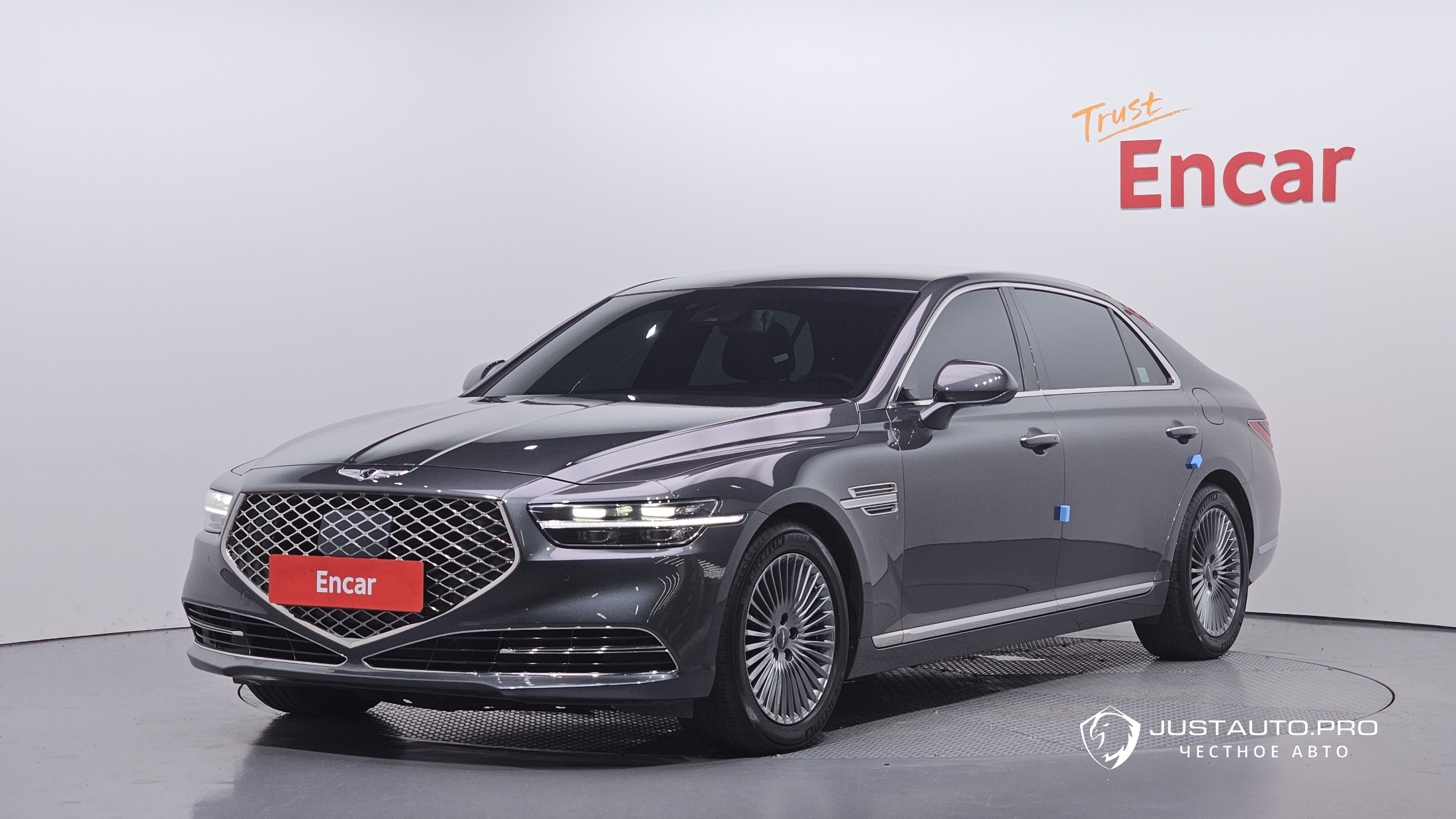 Автомобиль Genesis G90