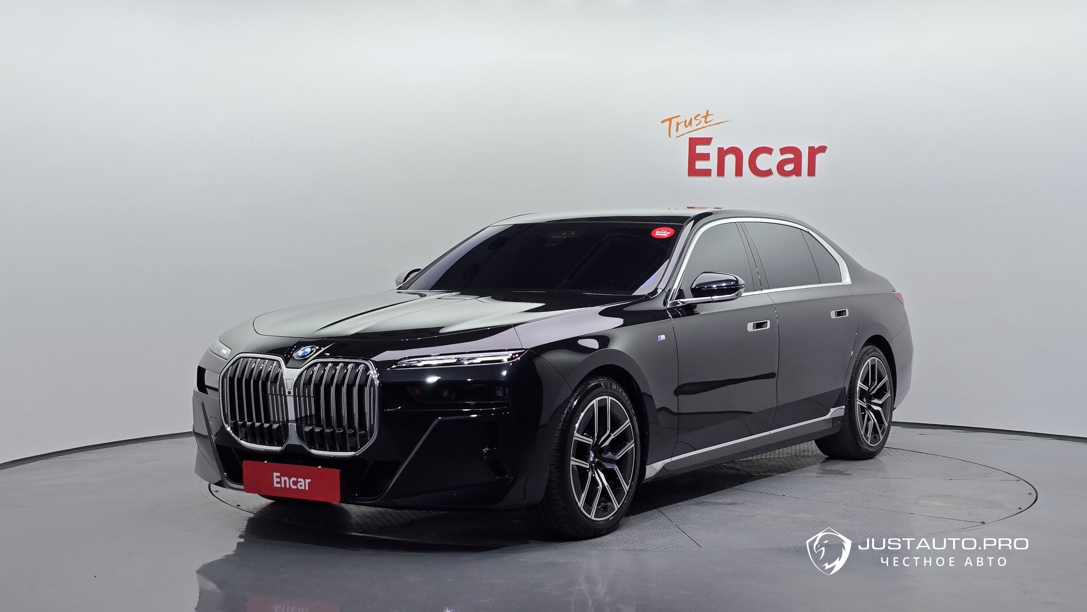 Автомобиль BMW 7-Series