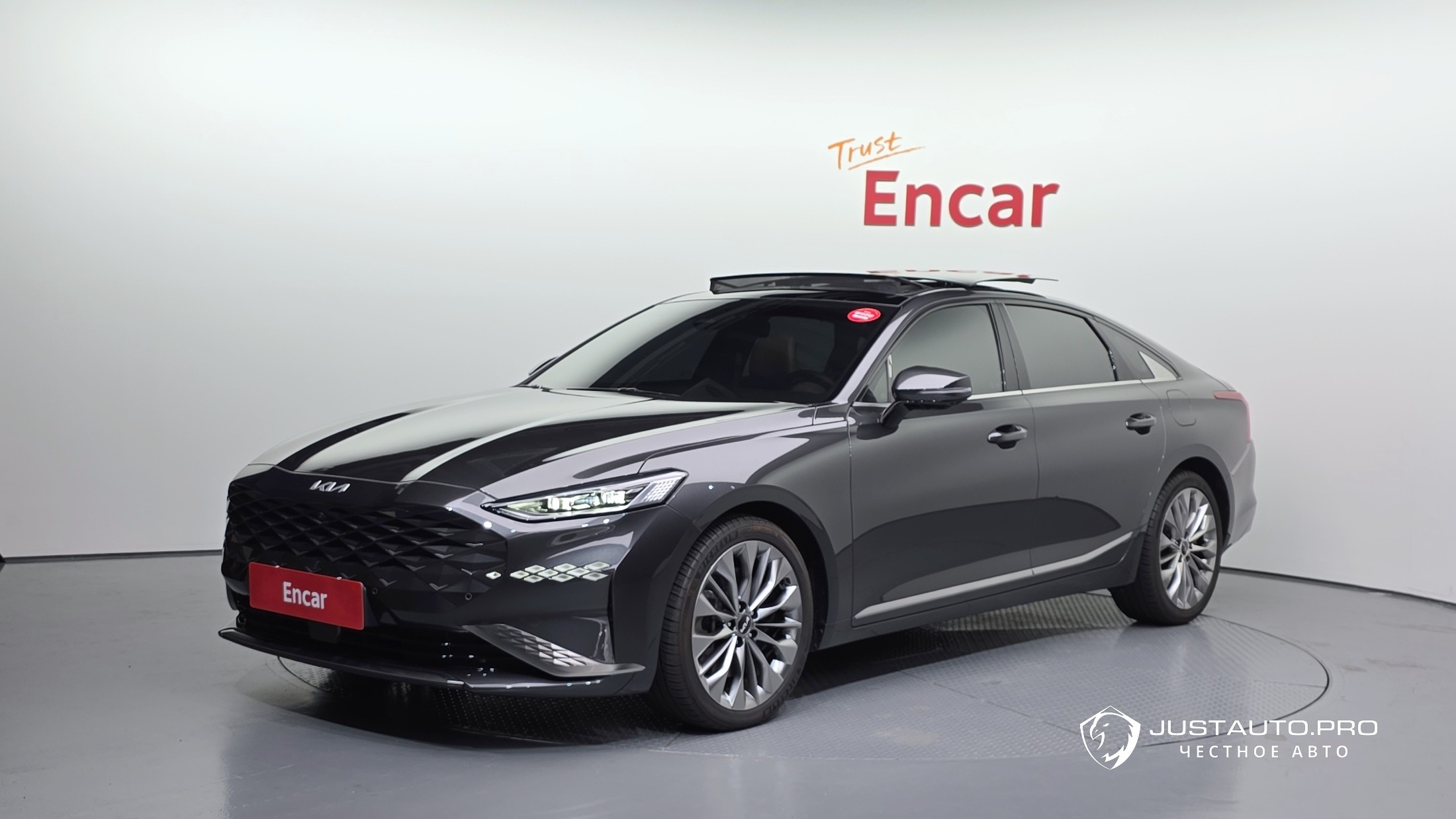 Автомобиль Kia K8