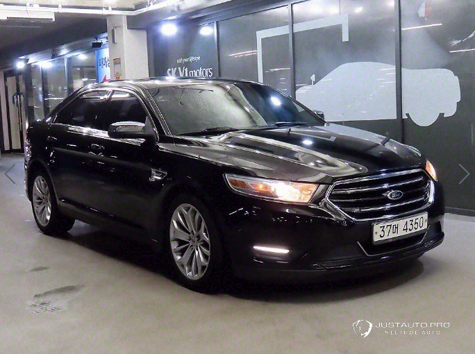 Автомобиль Ford Taurus
