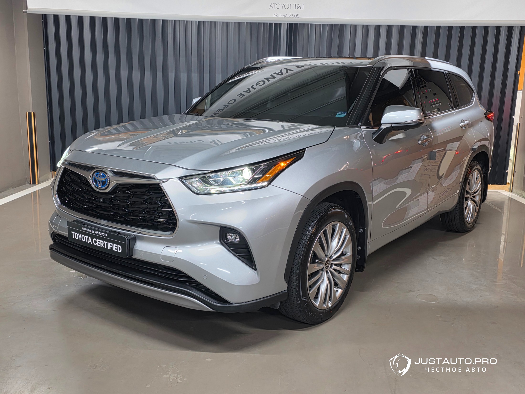 Автомобиль Toyota Highlander