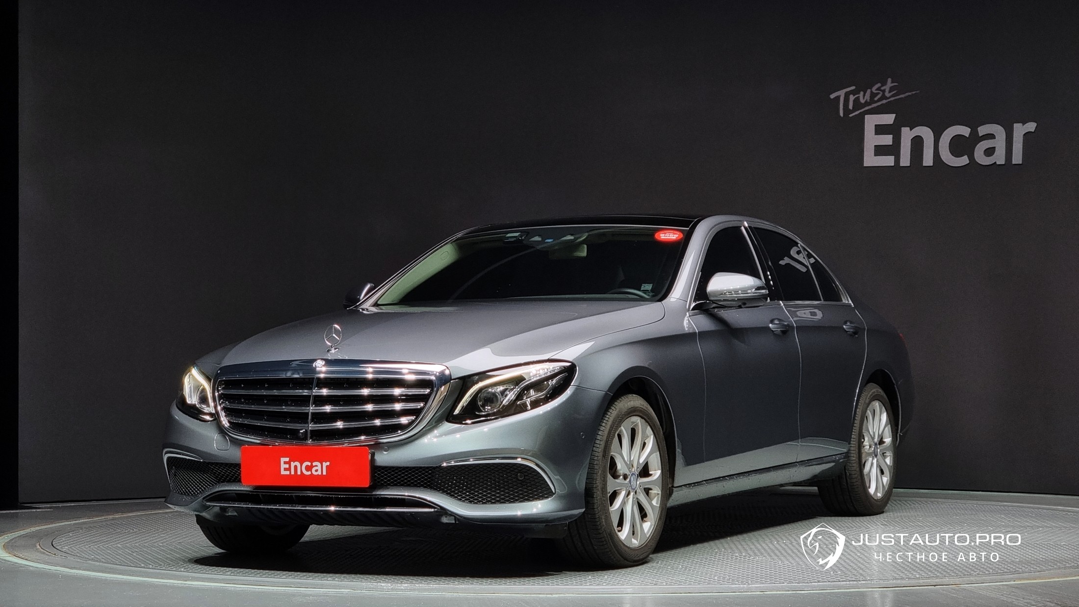 Автомобиль Mercedes-Benz E-Class