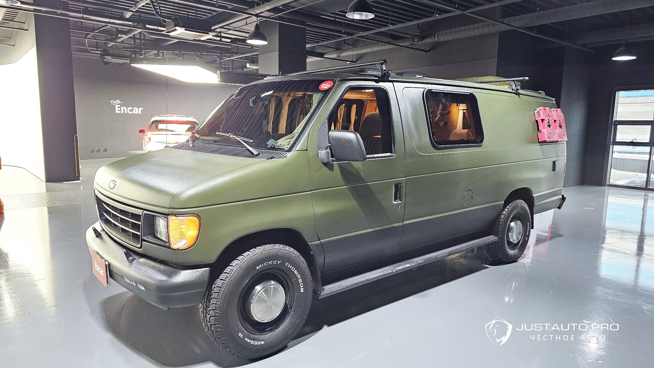 Автомобиль Ford E-Series