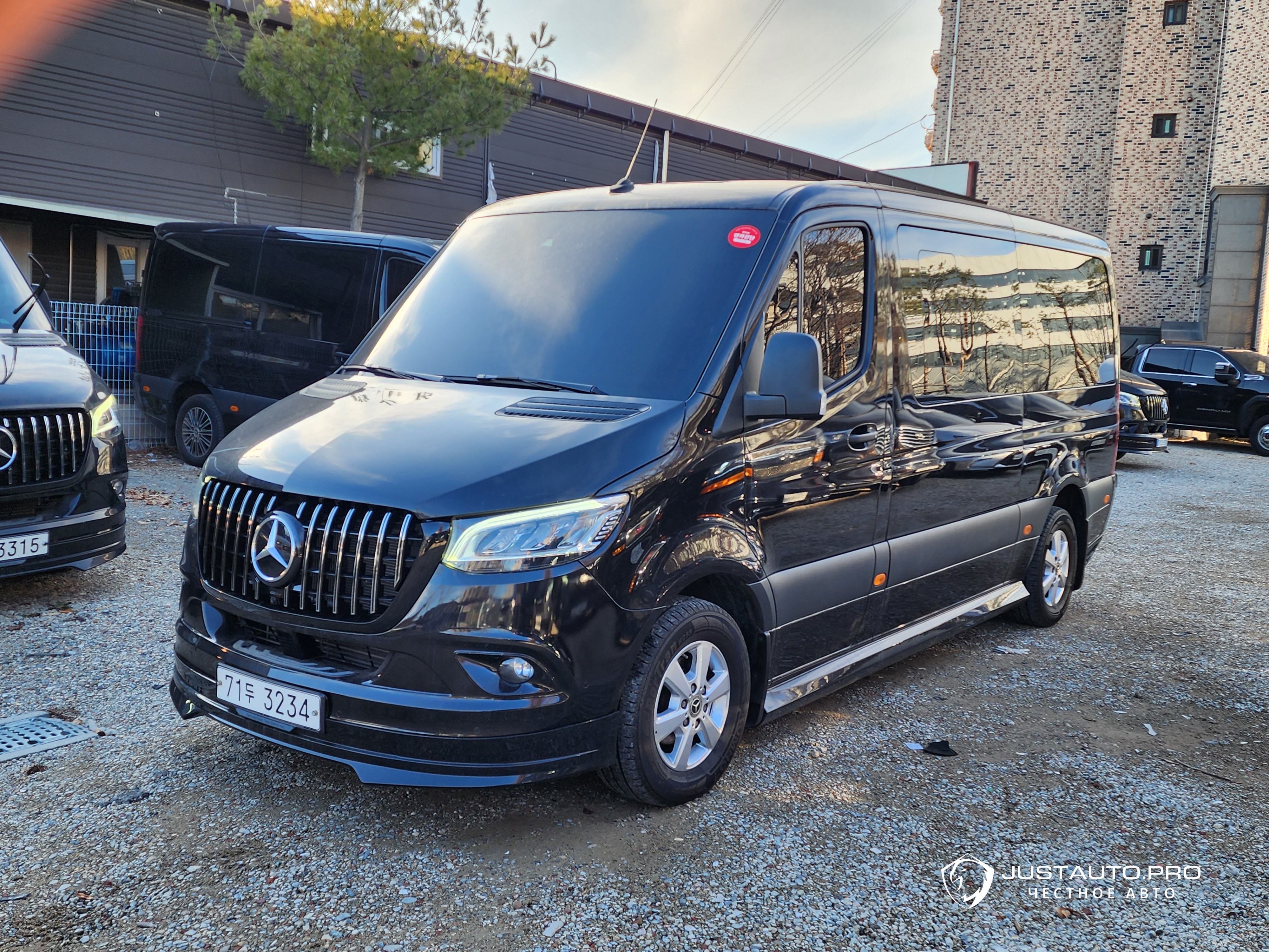 Автомобиль Mercedes-Benz Sprinter