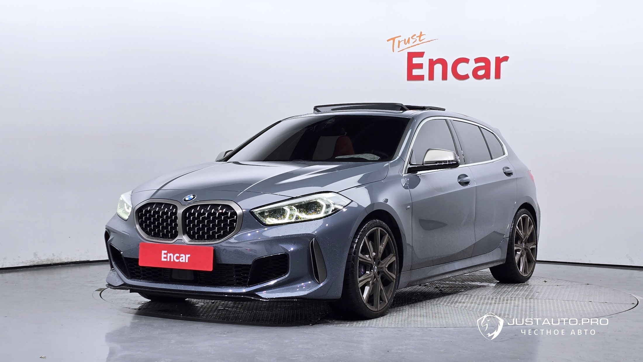 Автомобиль BMW 1-Series