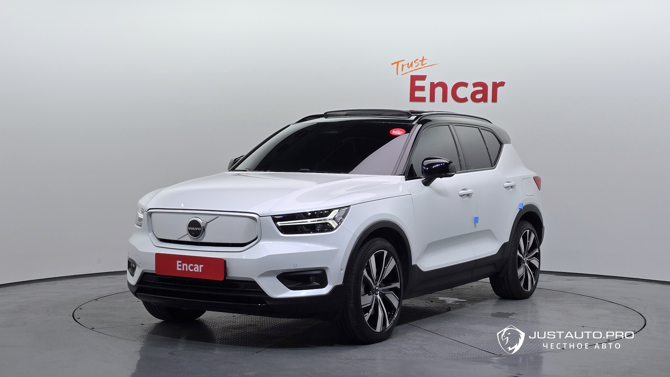 Автомобиль Volvo XC40