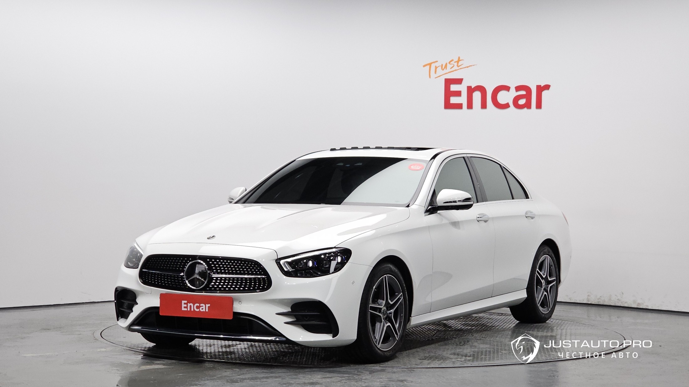 Автомобиль Mercedes-Benz E-Class