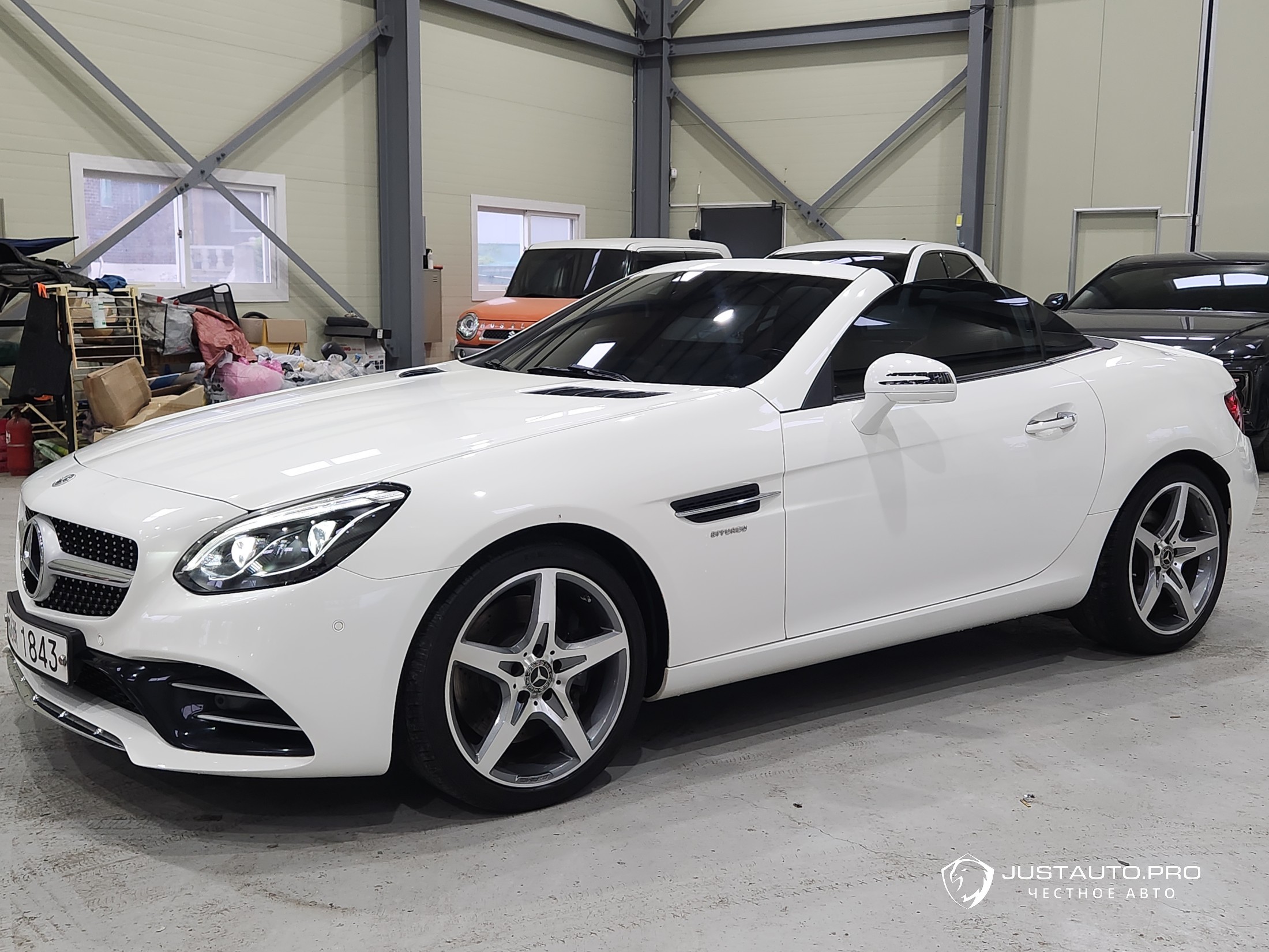 Автомобиль Mercedes-Benz SLC-Class