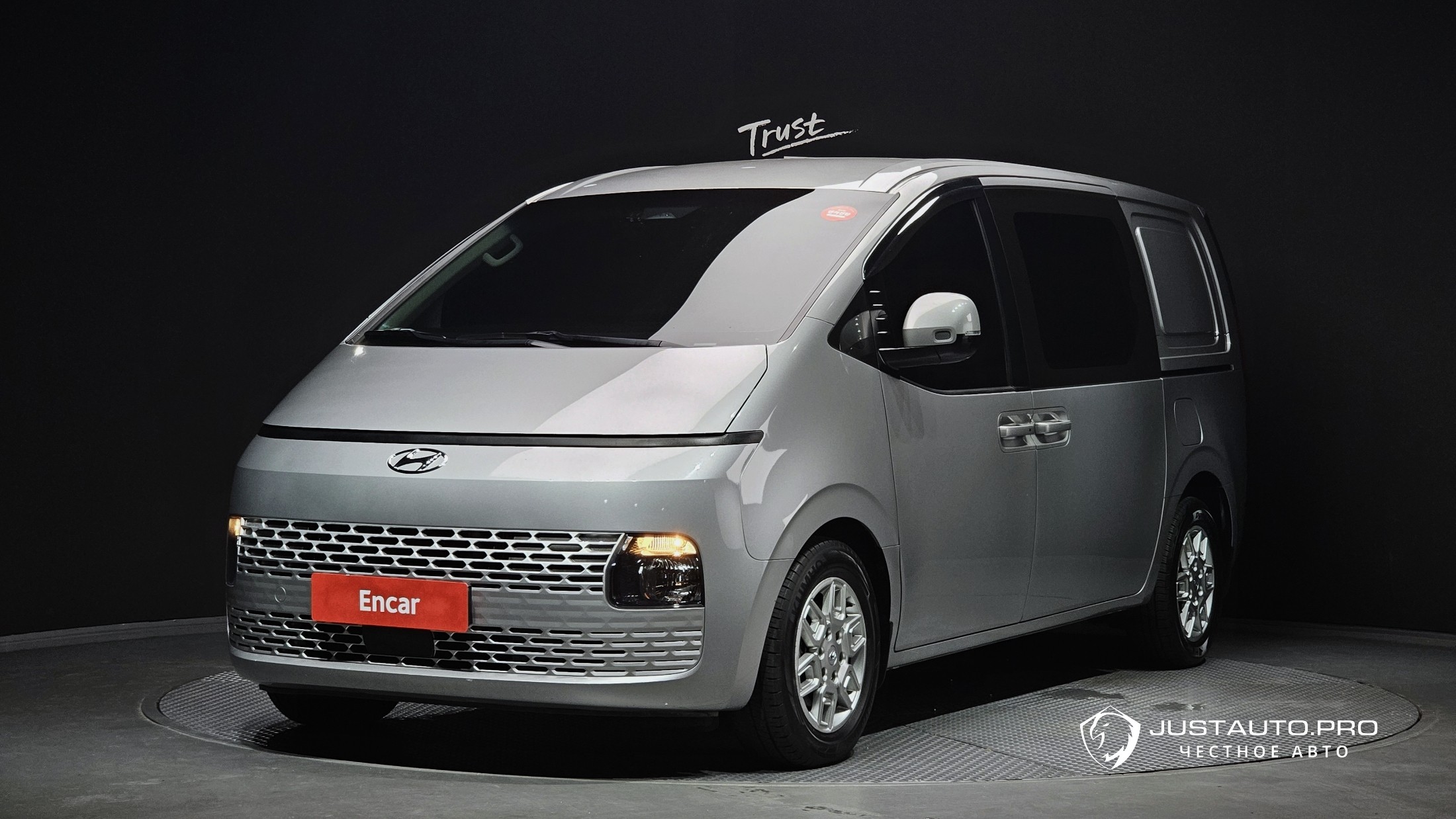 Автомобиль Hyundai Staria