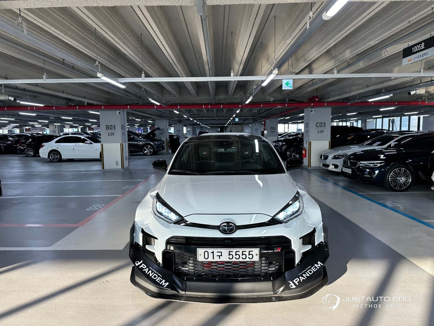 Автомобиль Toyota Yaris(Vitz)