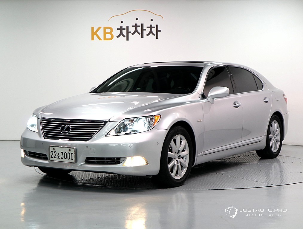 Автомобиль Lexus LS