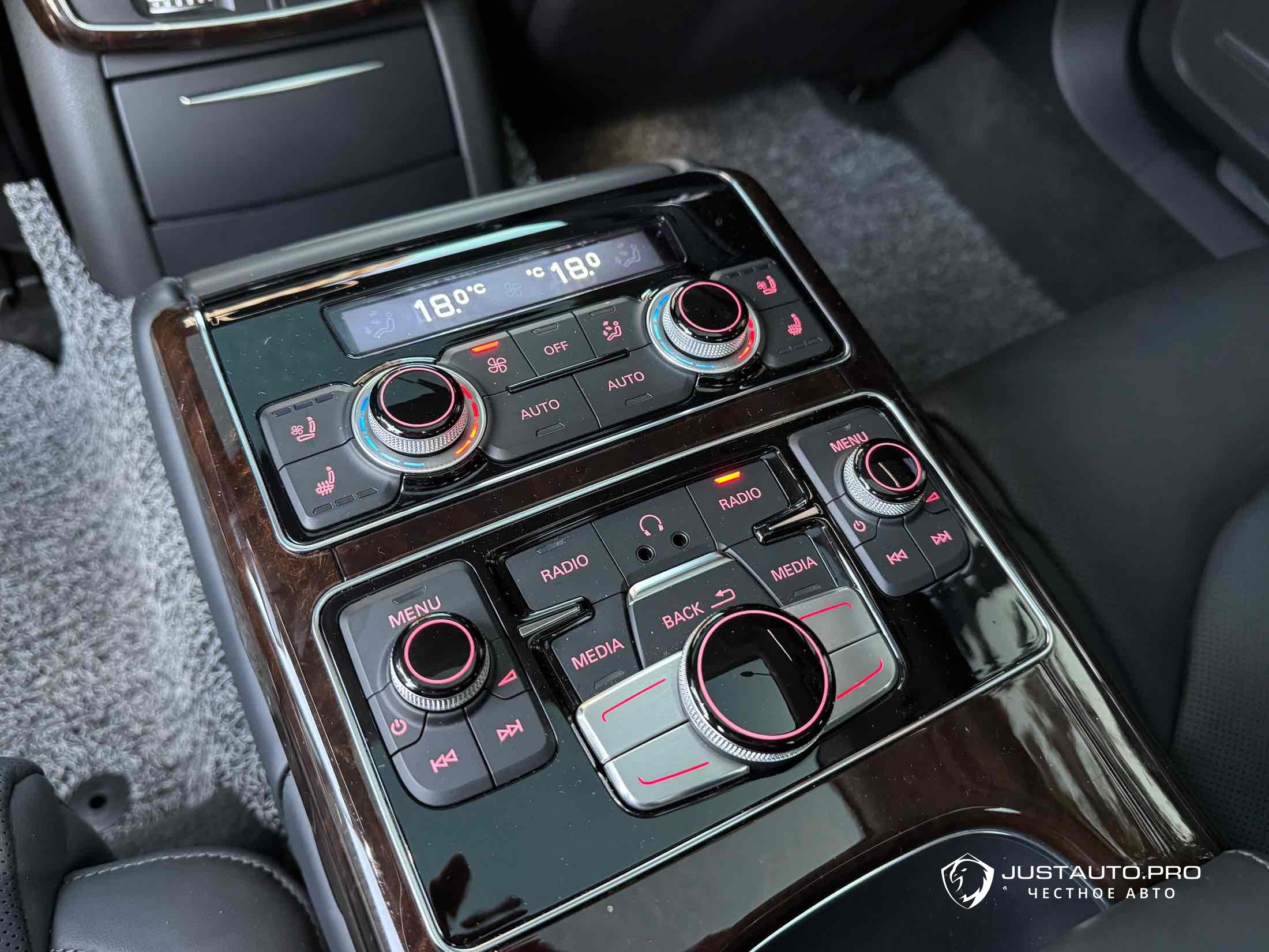 Автомобиль Audi A8