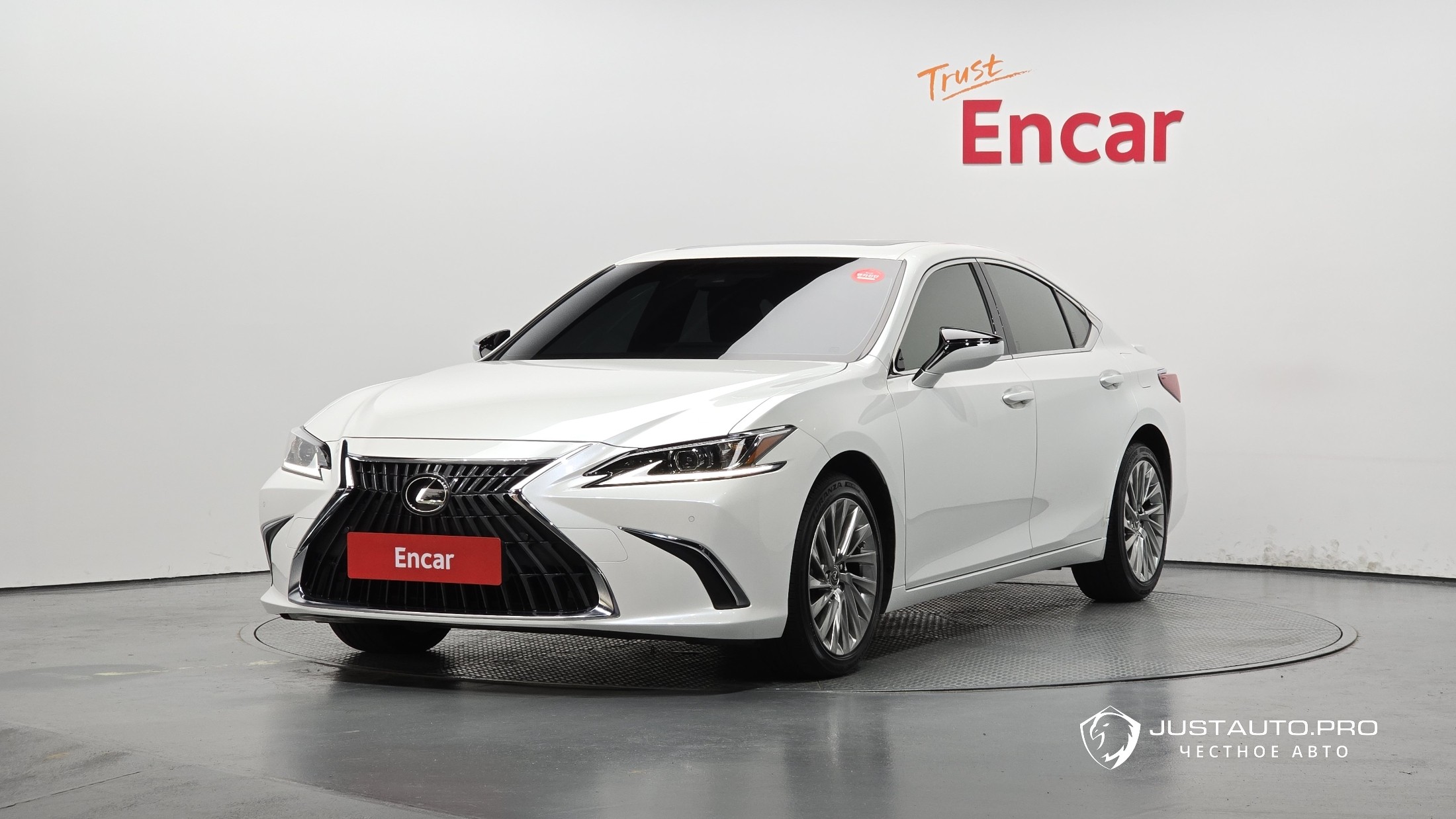 Автомобиль Lexus ES