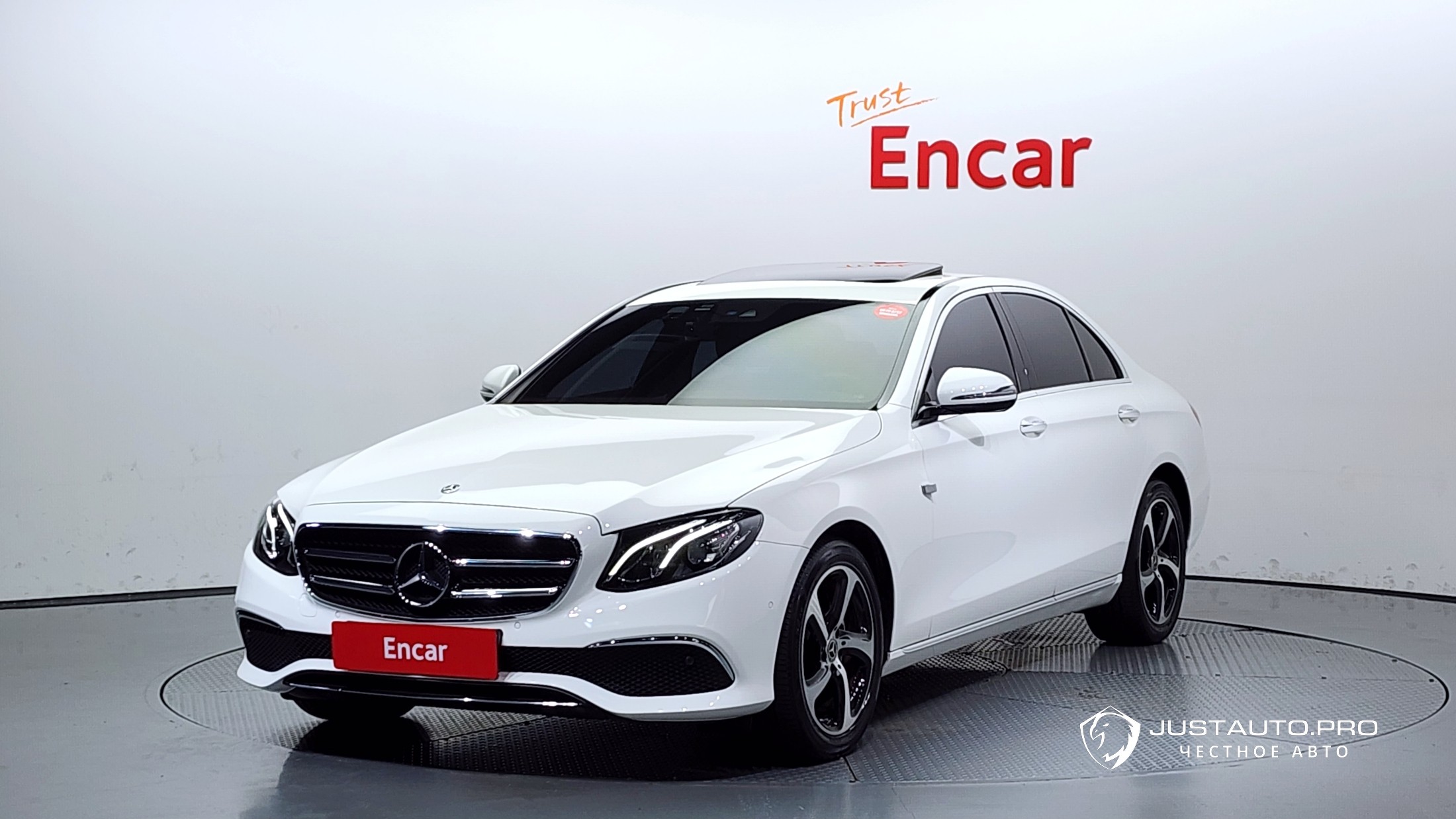 Автомобиль Mercedes-Benz E-Class