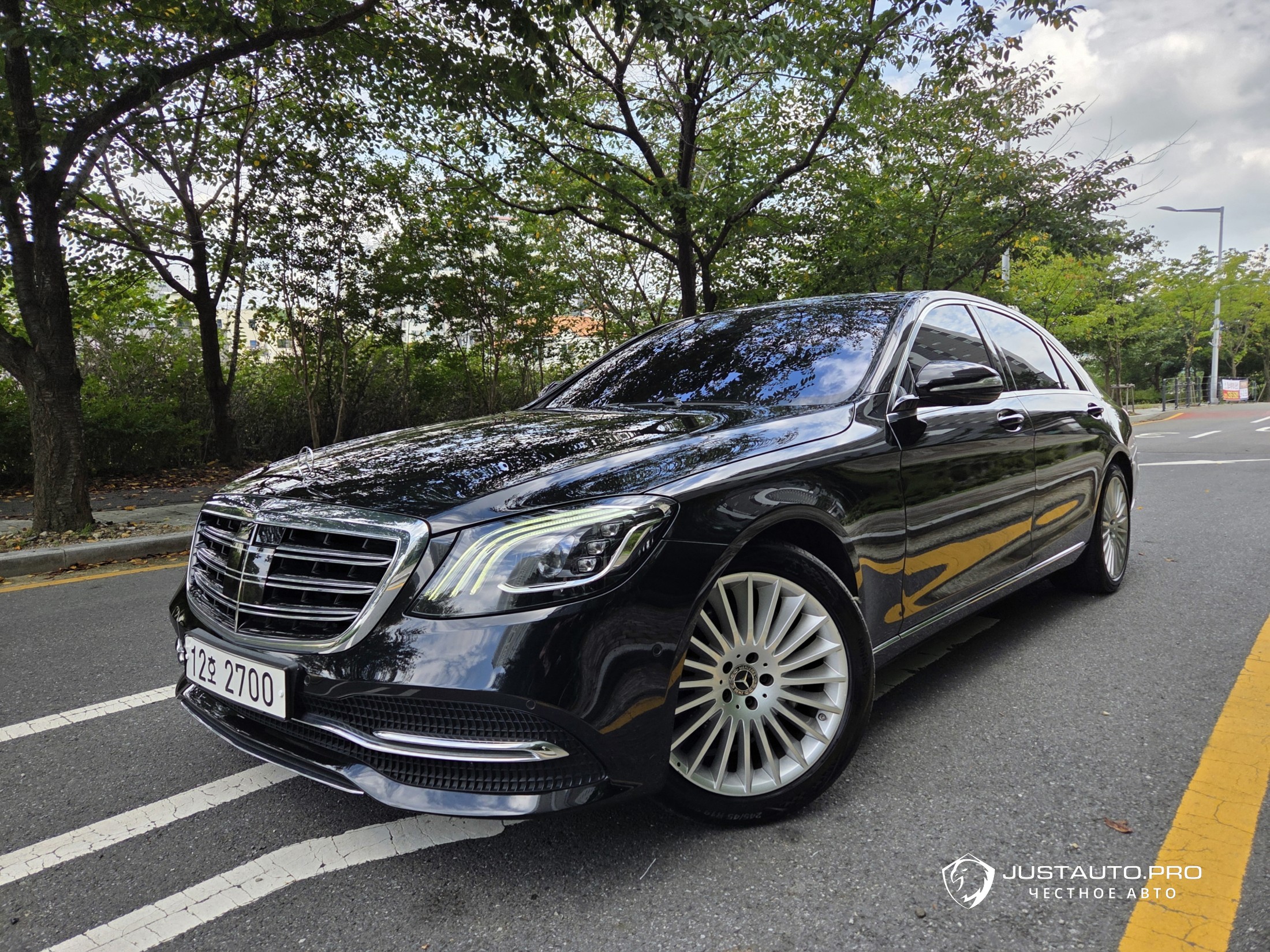 Автомобиль Mercedes-Benz S-Class