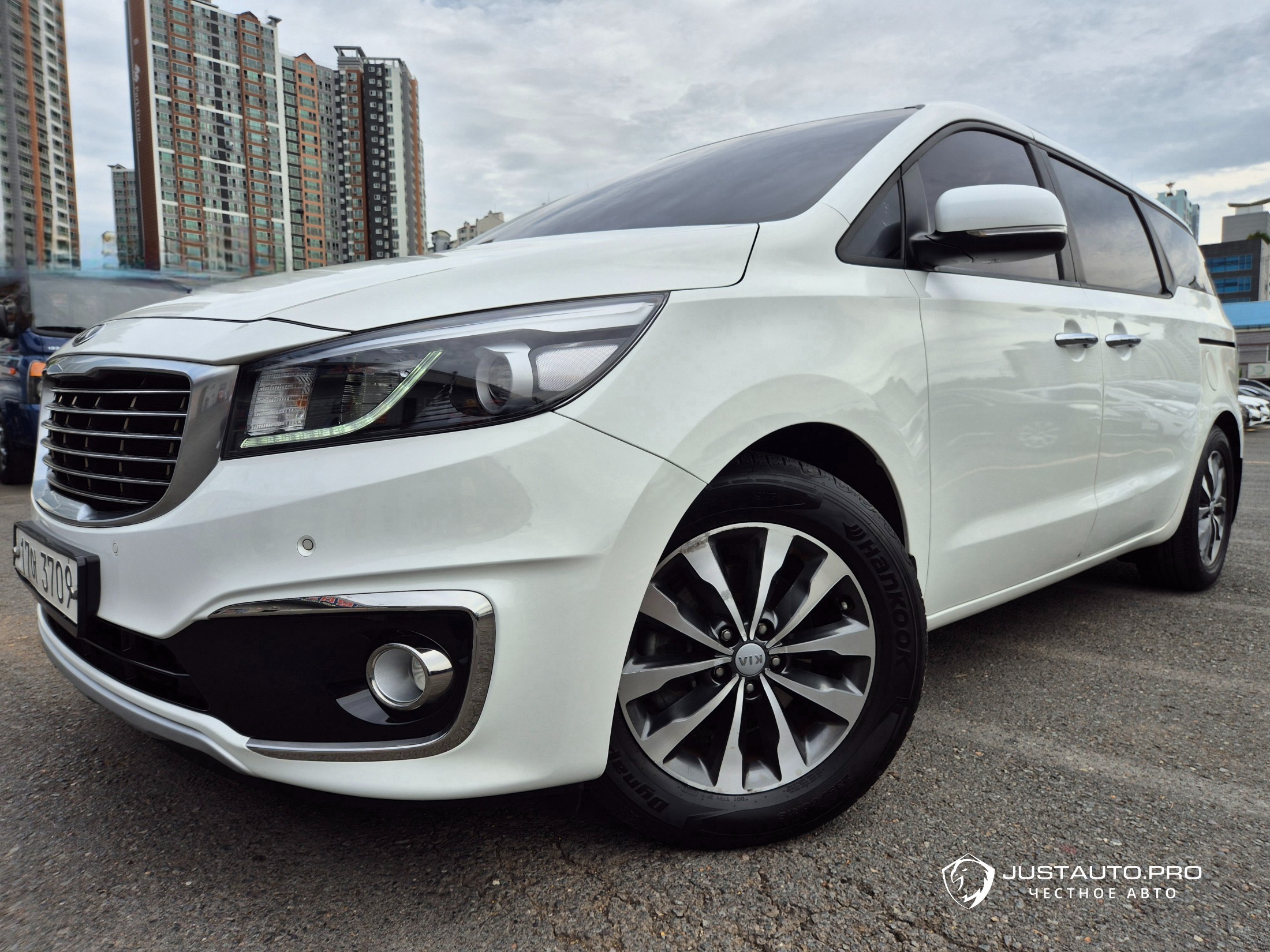 Автомобиль Kia Canival