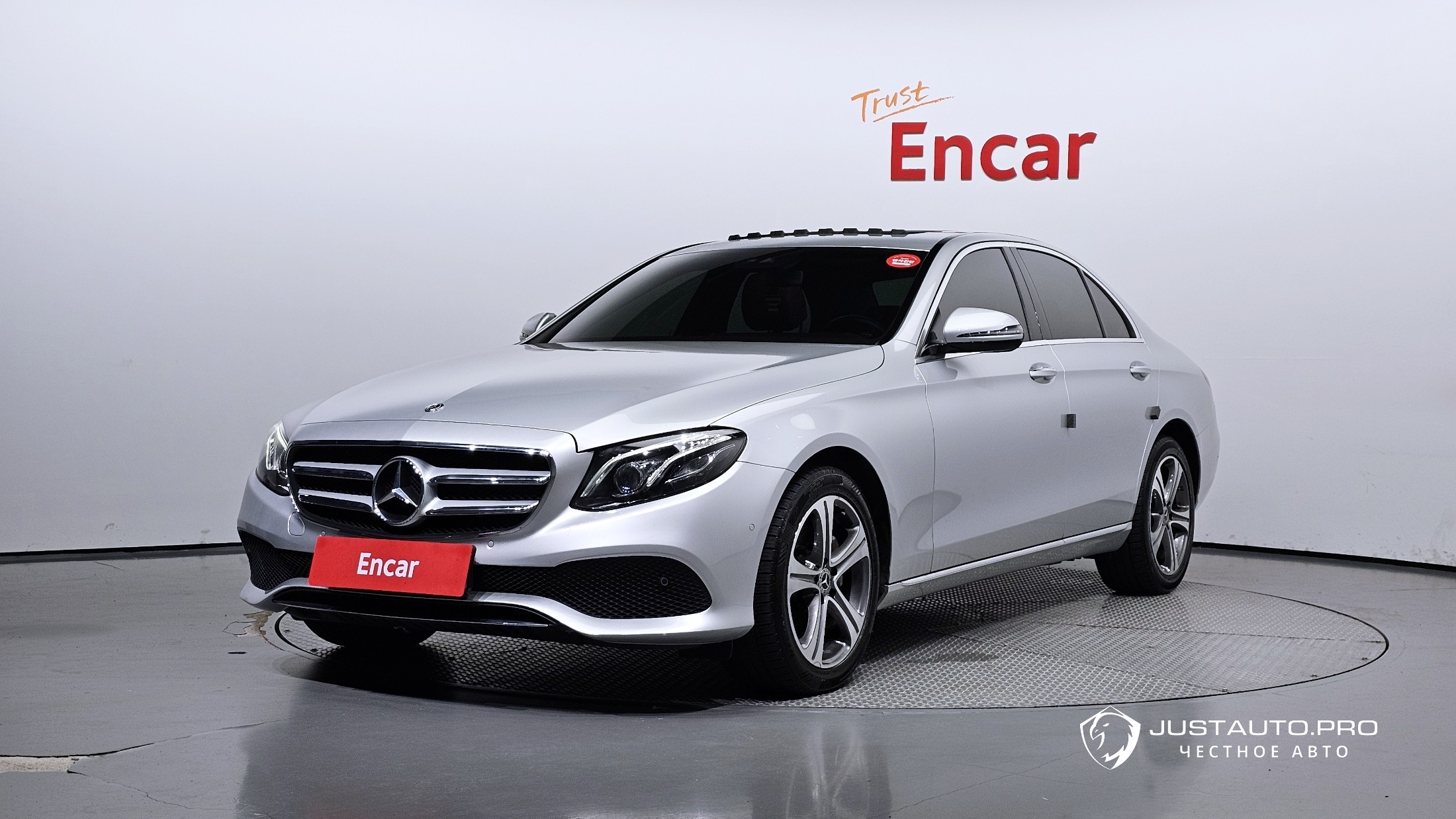 Автомобиль Mercedes-Benz E-Class